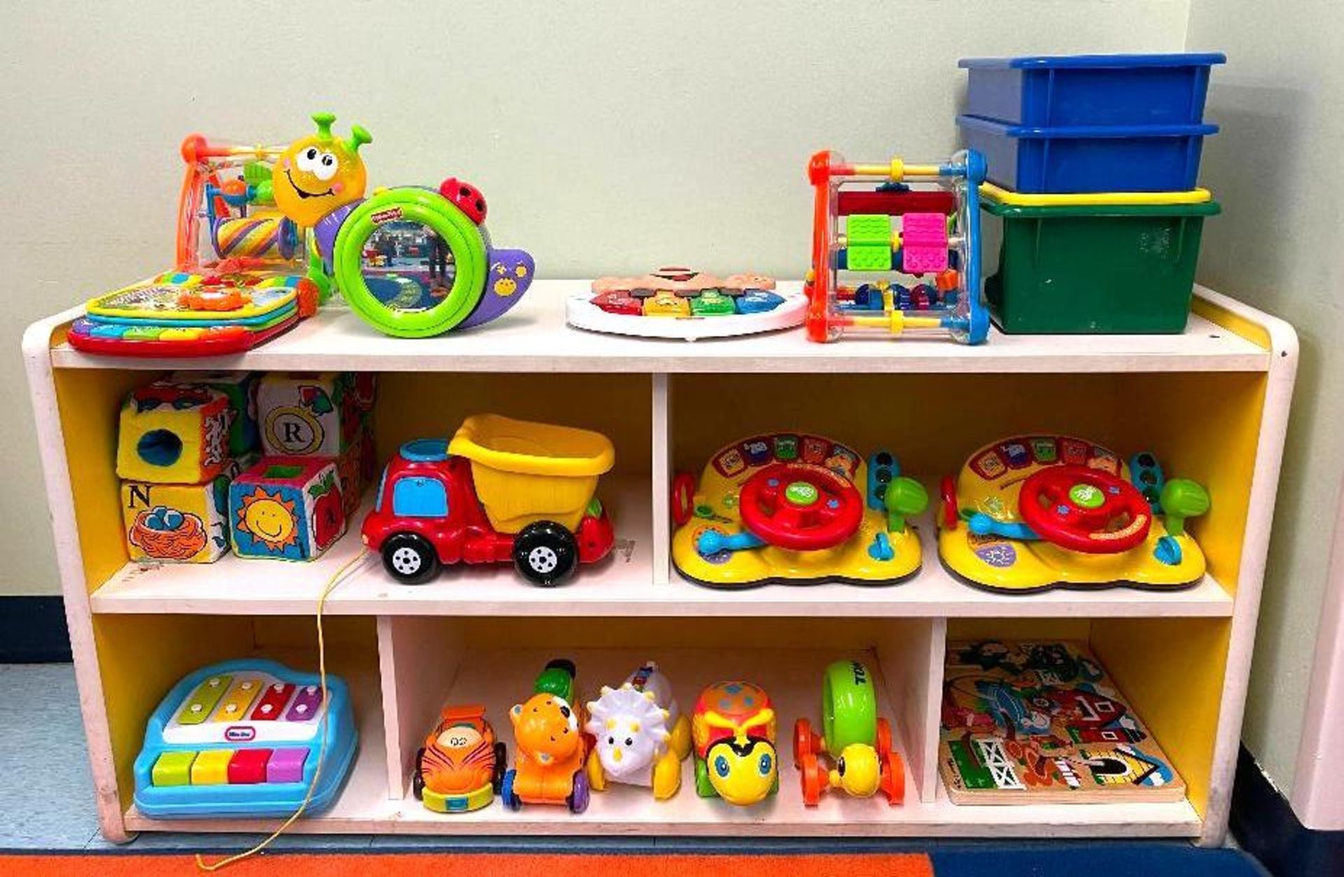 DESCRIPTION ASSORTED TOYS AS SHOWN (SHELVING UNITS INCLUDED) LOCATION 137 THIS LOT IS ONE MONEY QUAN - Image 2 of 10