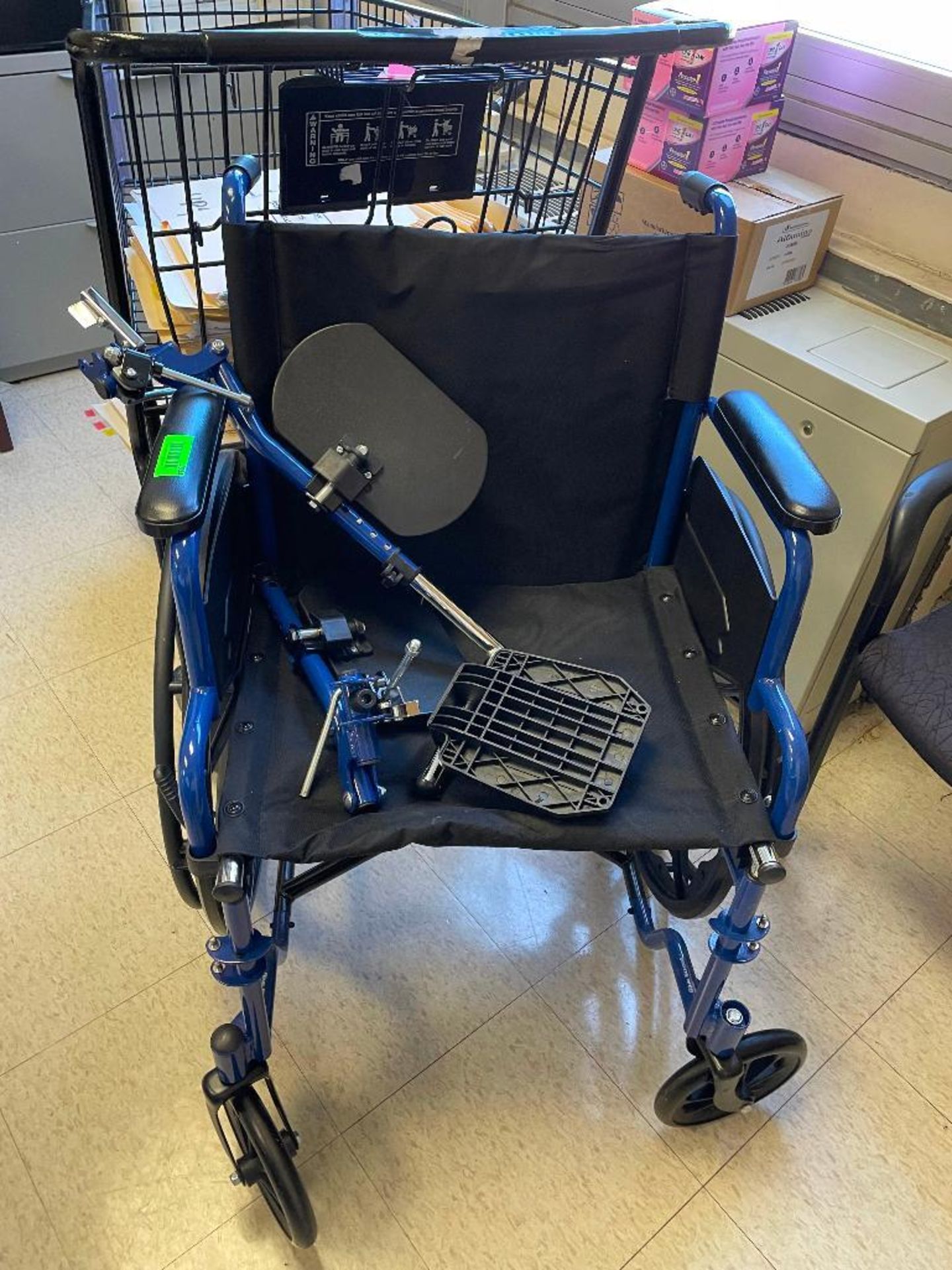 DESCRIPTION LIGHTWEIGHT FOLDING WHEELCHAIR LOCATION FLOOR 2: ROOM 252 QUANTITY 1 - Image 2 of 3