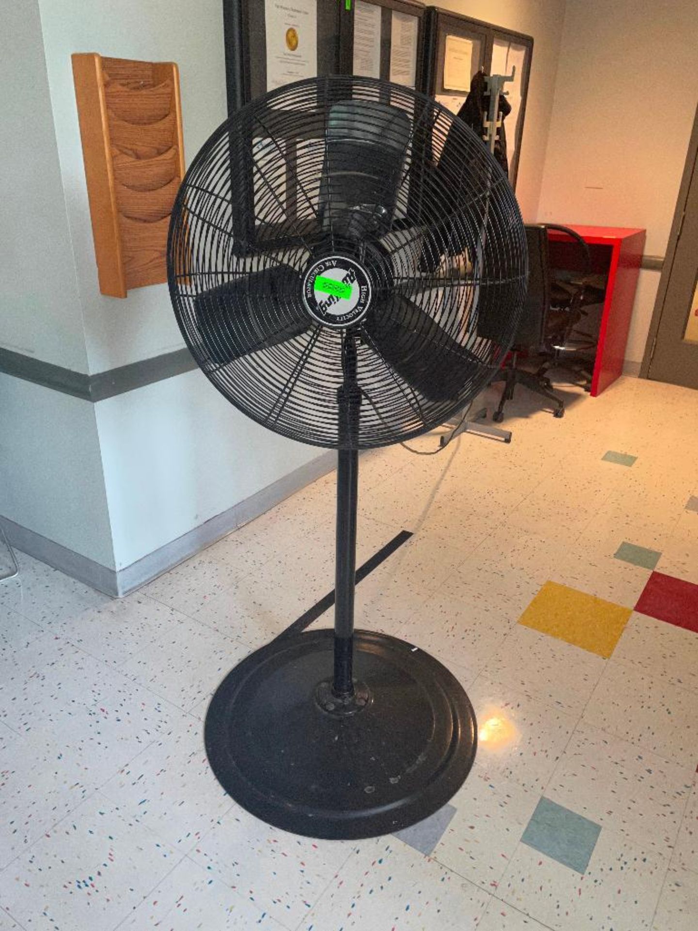 DESCRIPTION: AIR KING COMMERCIAL PEDESTAL FAN THIS LOT IS: ONE MONEY QTY: 1 - Image 2 of 2