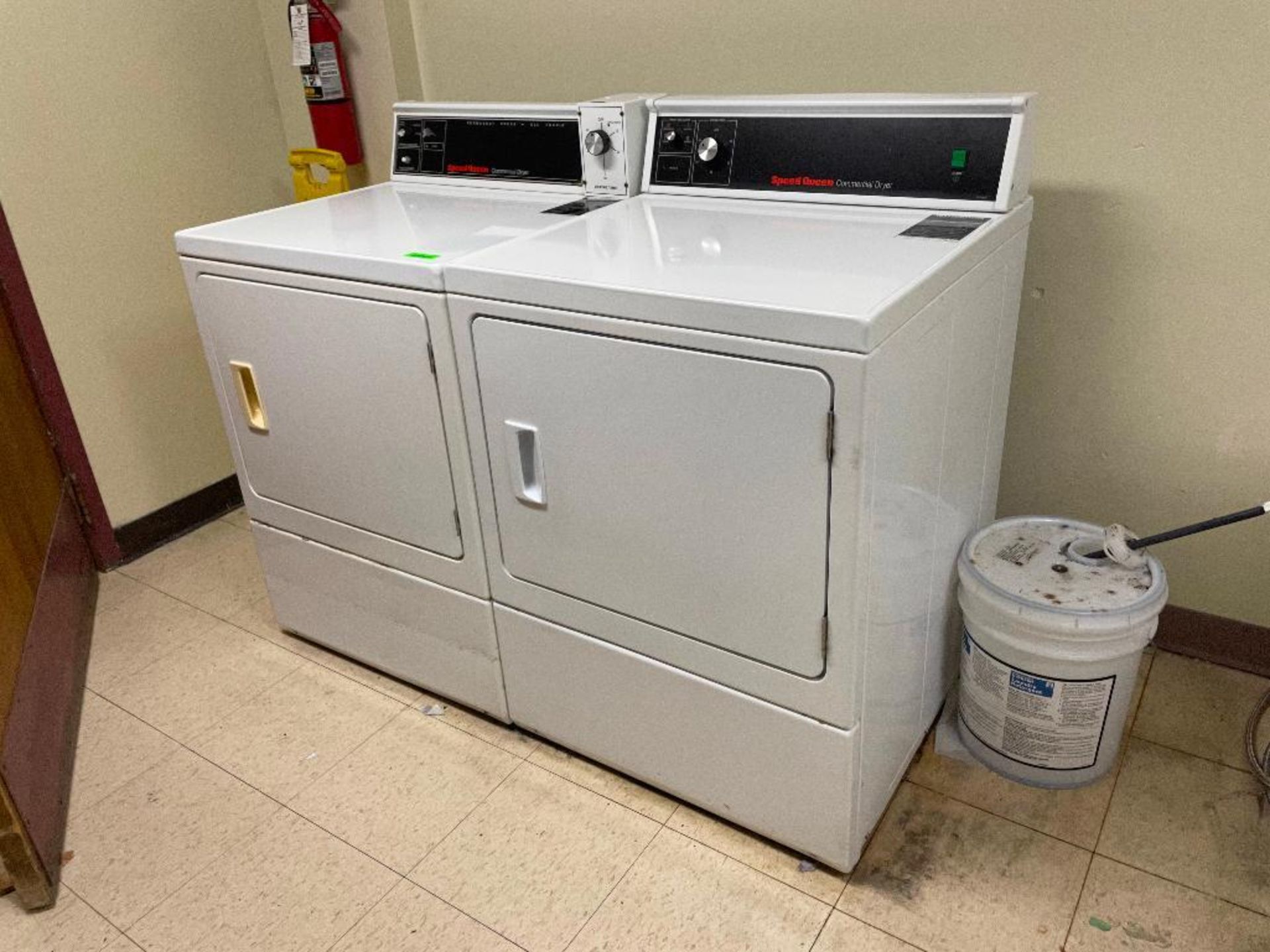 DESCRIPTION: WASHER AND DRYER SET ADDITIONAL INFORMATION: (1) - WASHER AND (1) - DRYER INCLUDED. SEE - Image 3 of 5