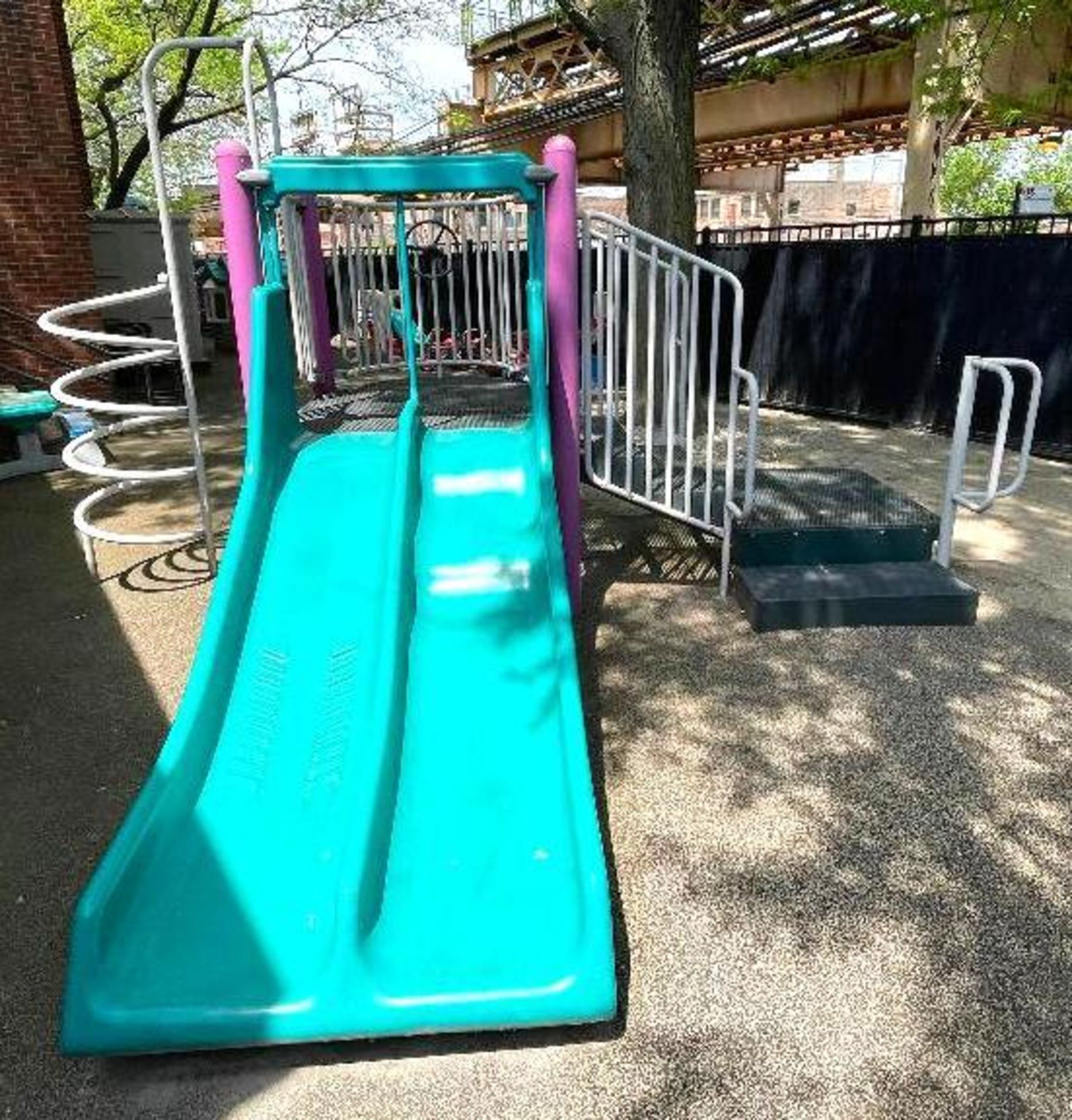 DESCRIPTION COMMERCIAL JUNGLE GYM PLAYGROUND SIZE 156" X 180" X 96" LOCATION PLAYGROUND QUANTITY 1 - Image 5 of 8