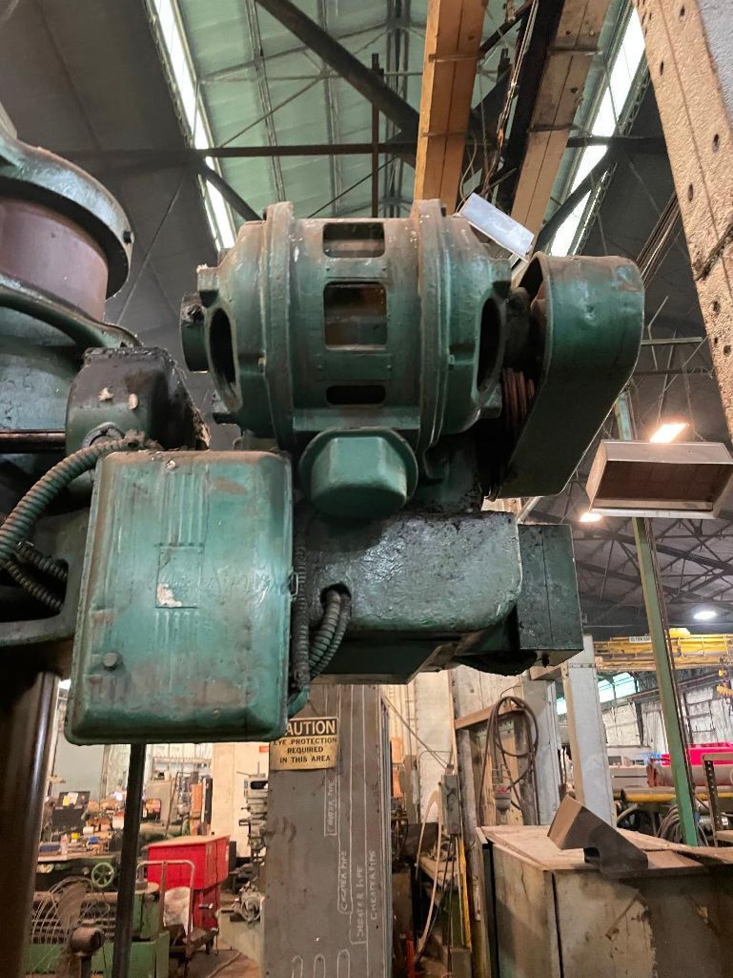 DESCRIPTION CARLTON INDUSTRIAL RADIAL DRILL ADDITIONAL INFO SEE PHOTOS FOR MORE DETAIL LOADING THERE - Image 4 of 16