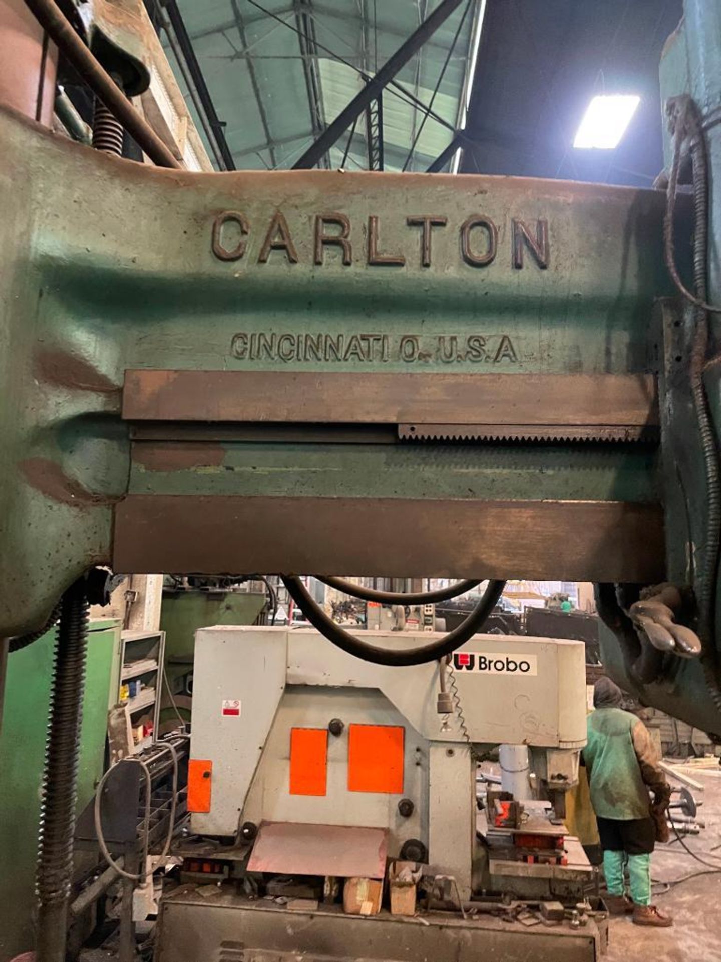 DESCRIPTION CARLTON INDUSTRIAL RADIAL DRILL ADDITIONAL INFO SEE PHOTOS FOR MORE DETAIL LOADING THERE - Image 9 of 16