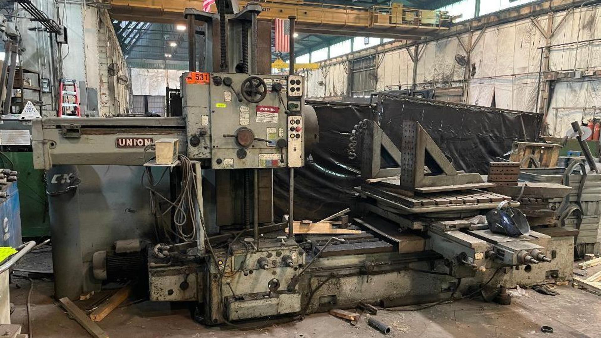 UNION BFT 80/20 HORIZONTAL BORING MILL BRAND / MODEL: UNION BFT 80/2 LOADING THERE IS A 20 TON GANTR - Image 2 of 9