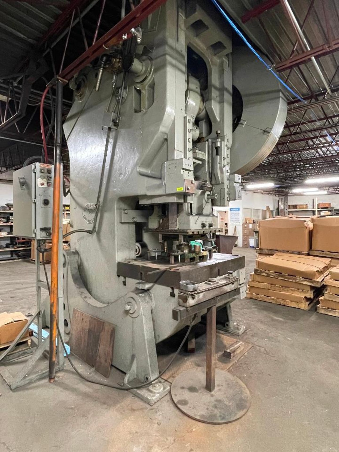 E.W. BLISS 30 200 TON STAMPING PRESS LOADING PROFESSIONAL RIGGER REQUIRED FOR REMOVAL. UNIT WILL NEE