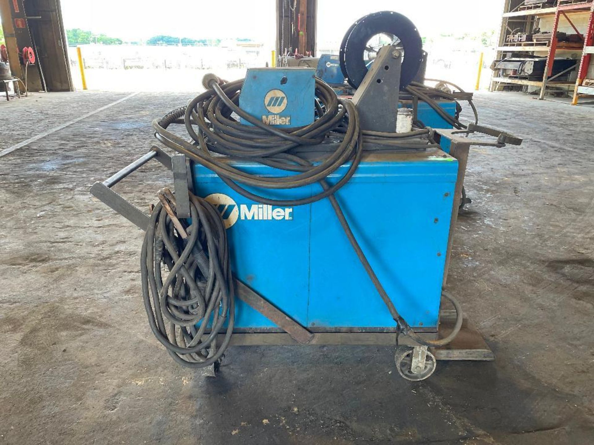 DESCRIPTION MILLER DIMENSION 652 WELDER PACKAGE W/ WIRE FEEDER BRAND/MODEL MILLER 452/ MILLER S-60 T - Image 4 of 8