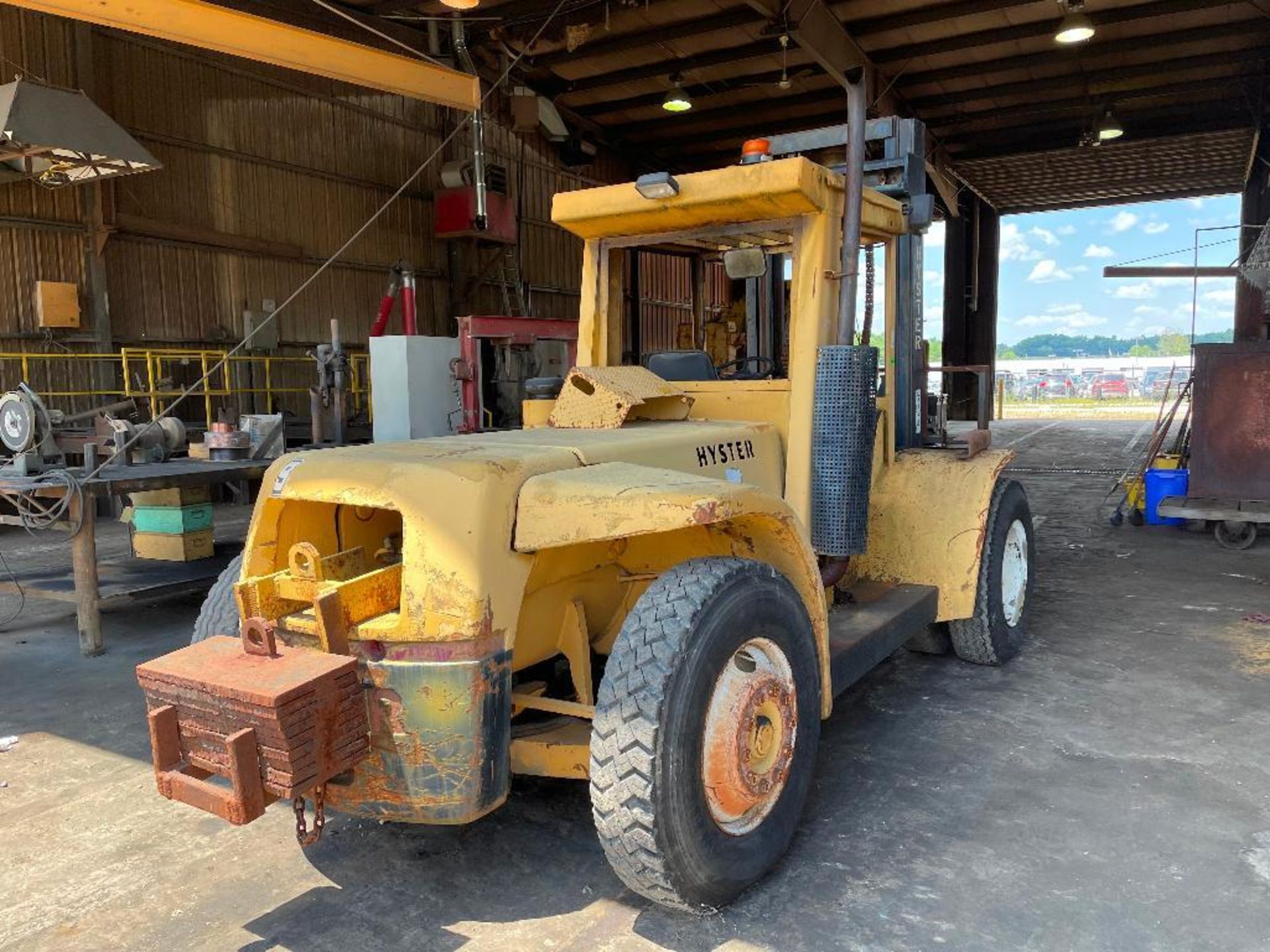 DESCRIPTION 1975 HYSTER H200E DUAL PNEUMATIC FORKLIFT BRAND/MODEL HYSTER H200E ADDITIONAL INFORMATIO - Image 6 of 21