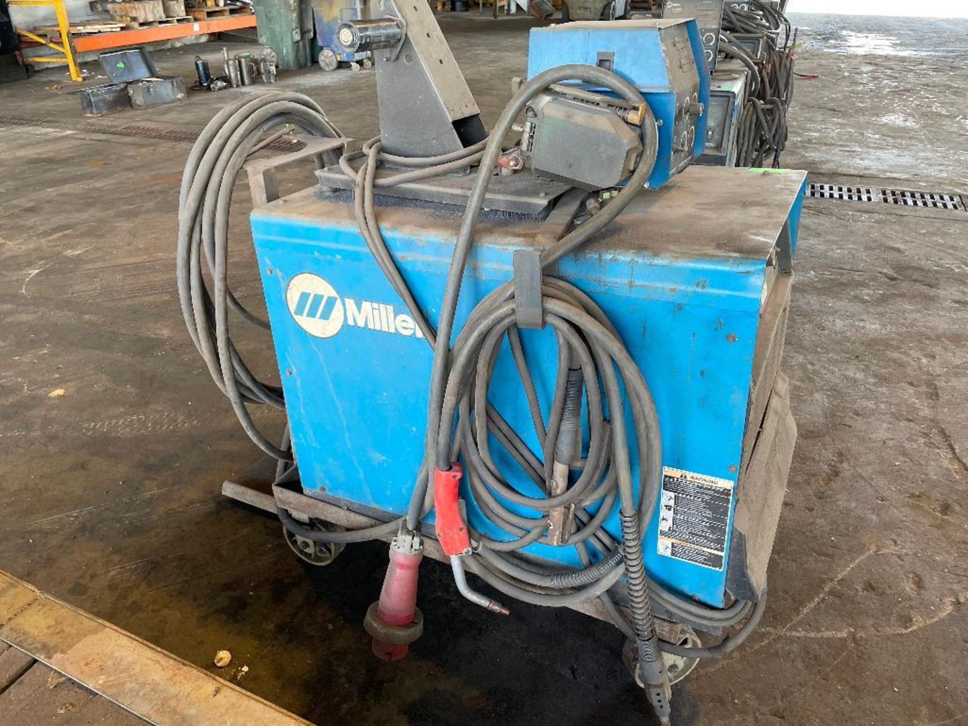 DESCRIPTION MILLER DIMENSION 452 WELDER PACKAGE W/ WIRE FEEDER BRAND/MODEL MILLER 452/ MILLER S-64 T - Image 4 of 7