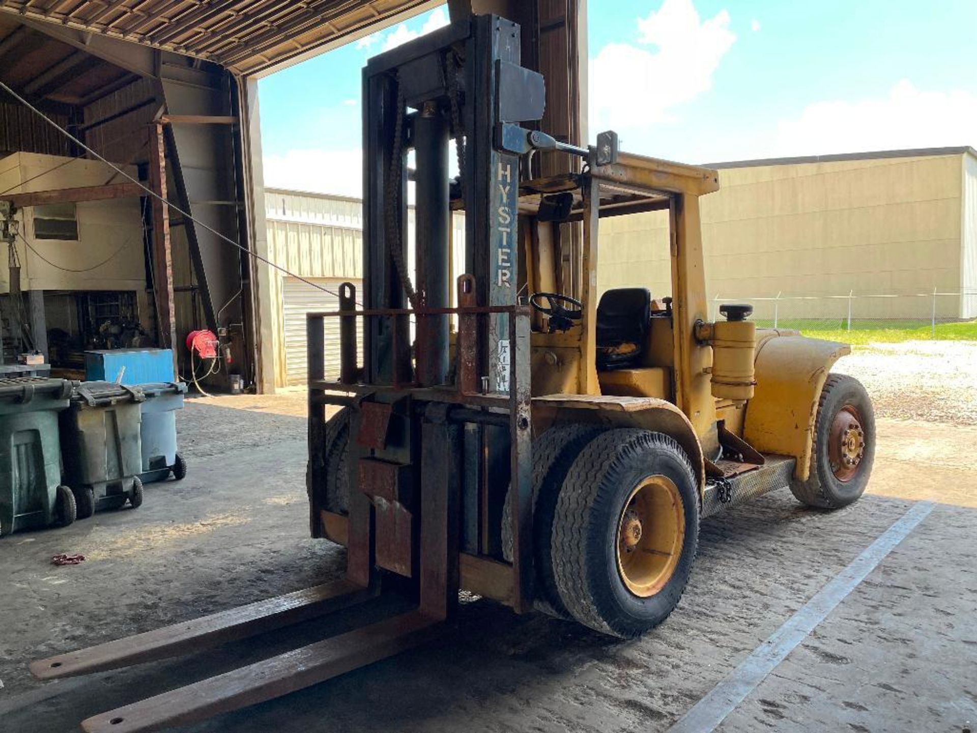 DESCRIPTION 1975 HYSTER H200E DUAL PNEUMATIC FORKLIFT BRAND/MODEL HYSTER H200E ADDITIONAL INFORMATIO - Image 11 of 21