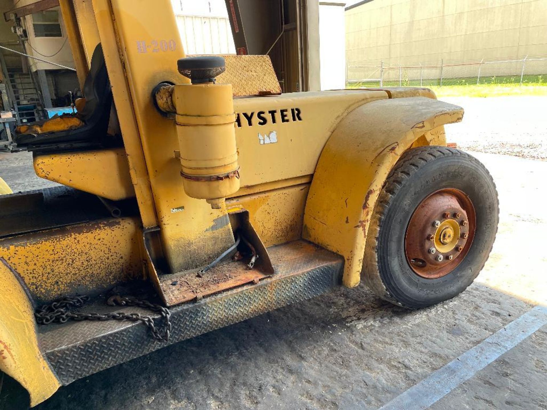 DESCRIPTION 1975 HYSTER H200E DUAL PNEUMATIC FORKLIFT BRAND/MODEL HYSTER H200E ADDITIONAL INFORMATIO - Image 14 of 21