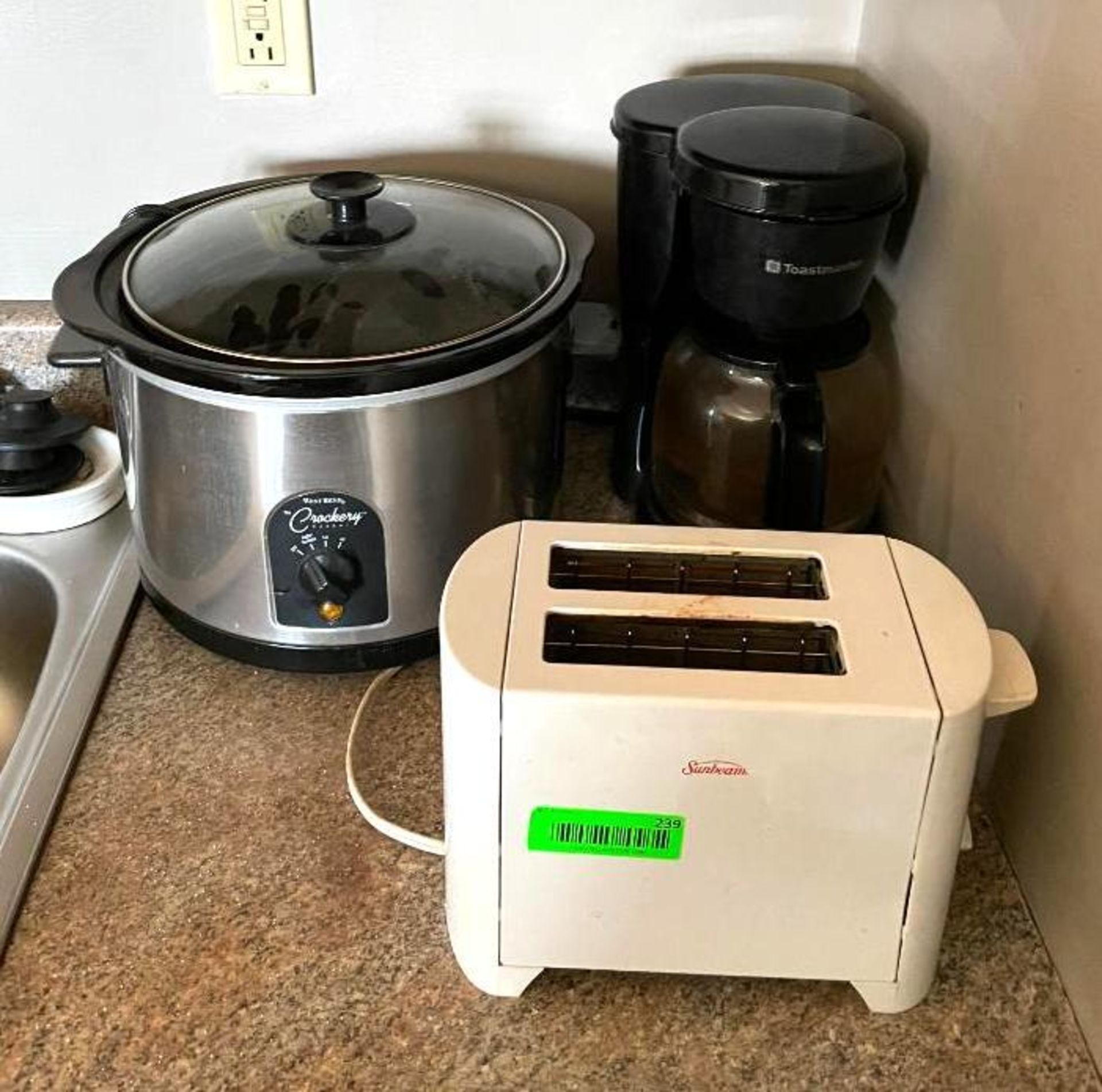 CROCK POT, TOASTER, COFFEMAKER, INDUCTION COOKER, AND PIZZA SLICE WARMER ADDITIONAL INFO SEE PHOTOS