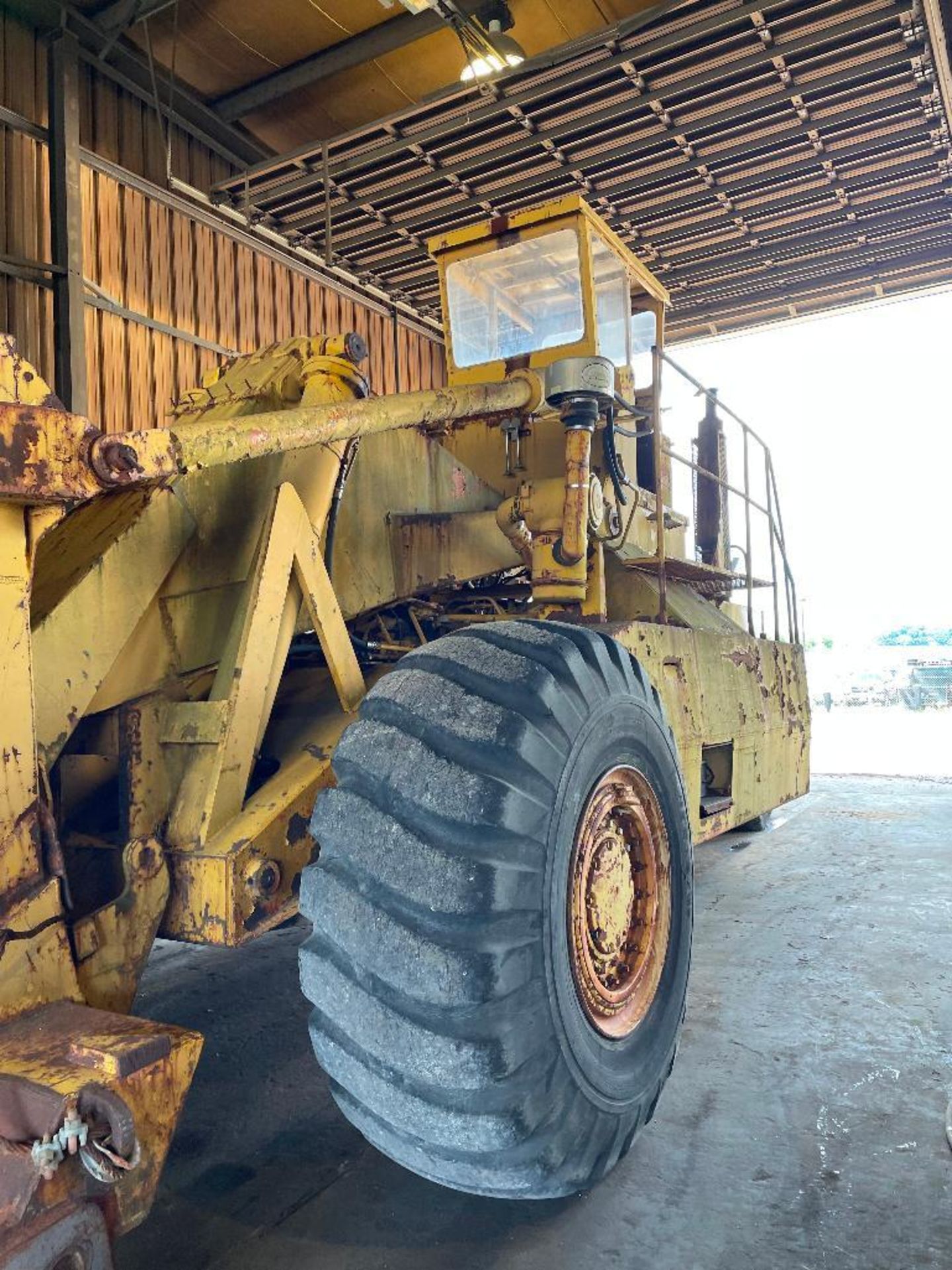 DESCRIPTION WAGNER L-70 WHEEL LOG LOADER BRAND/MODEL RAYGO WAGNER L-70 ADDITIONAL INFORMATION BACK T - Image 9 of 28