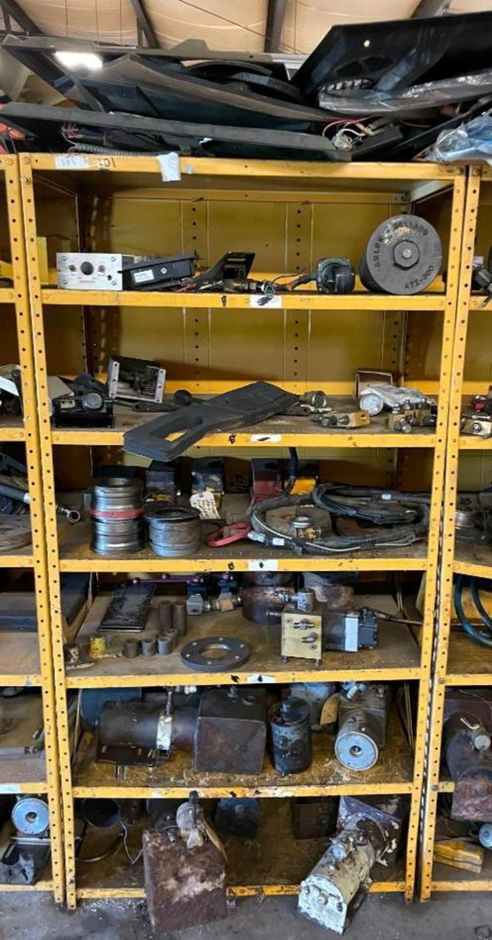 SHELVING UNITS WITH LARGE AMOUNT OF AUTOMOTIVE AND HEAVY MACHINERY PARTS AS SHOWN ADDITIONAL INFO SE - Image 5 of 14