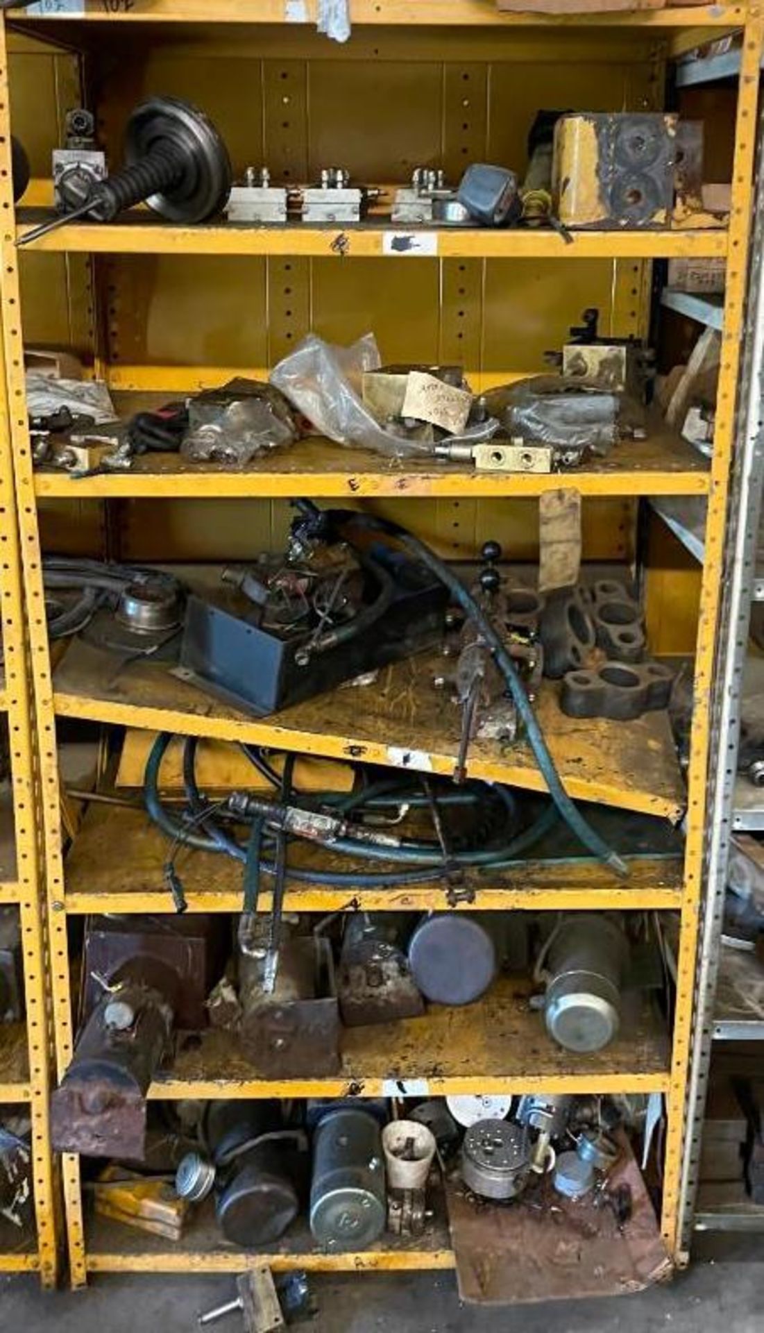SHELVING UNITS WITH LARGE AMOUNT OF AUTOMOTIVE AND HEAVY MACHINERY PARTS AS SHOWN ADDITIONAL INFO SE - Image 6 of 14