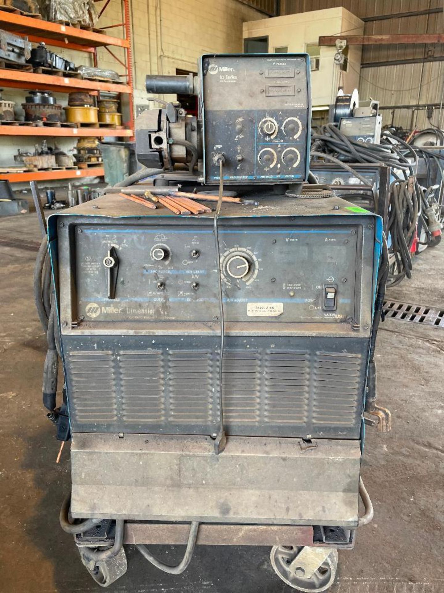 DESCRIPTION MILLER DIMENSION 452 WELDER PACKAGE W/ WIRE FEEDER BRAND/MODEL MILLER 452/ MILLER S-62 T - Image 4 of 9