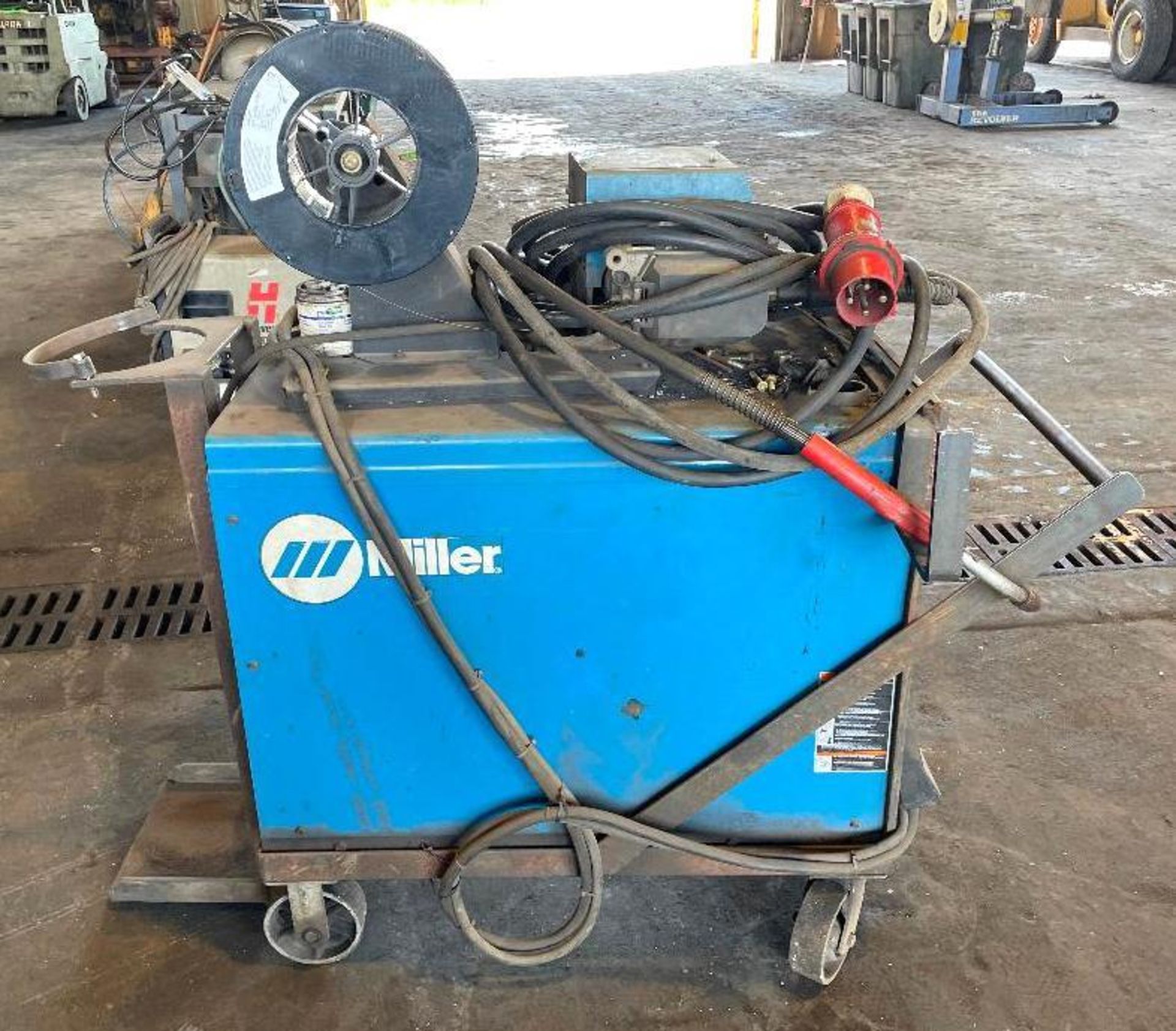 DESCRIPTION MILLER DIMENSION 652 WELDER PACKAGE W/ WIRE FEEDER BRAND/MODEL MILLER 452/ MILLER S-60 T - Image 3 of 8