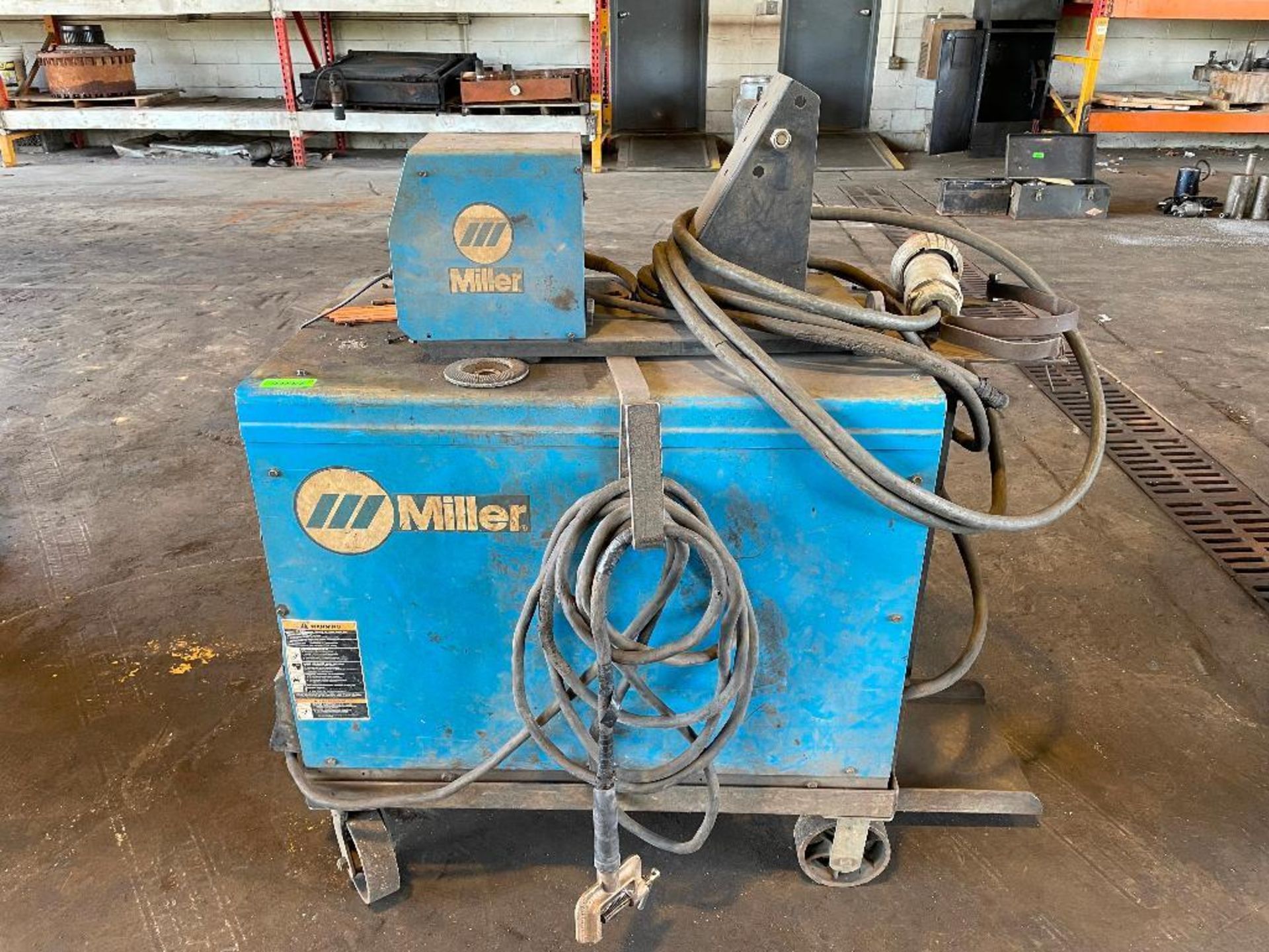 DESCRIPTION MILLER DIMENSION 452 WELDER PACKAGE W/ WIRE FEEDER BRAND/MODEL MILLER 452/ MILLER S-62 T - Image 2 of 9