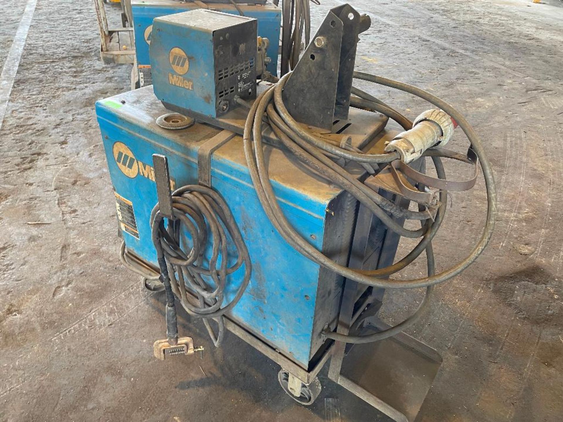 DESCRIPTION MILLER DIMENSION 452 WELDER PACKAGE W/ WIRE FEEDER BRAND/MODEL MILLER 452/ MILLER S-62 T - Image 9 of 9