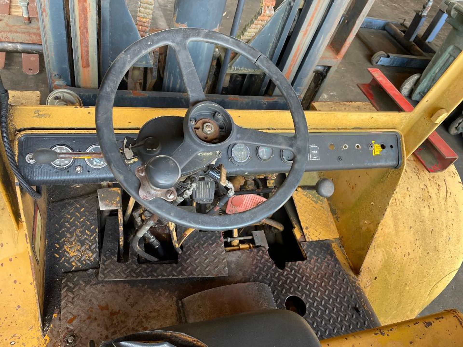 DESCRIPTION 1975 HYSTER H200E DUAL PNEUMATIC FORKLIFT BRAND/MODEL HYSTER H200E ADDITIONAL INFORMATIO - Image 15 of 21