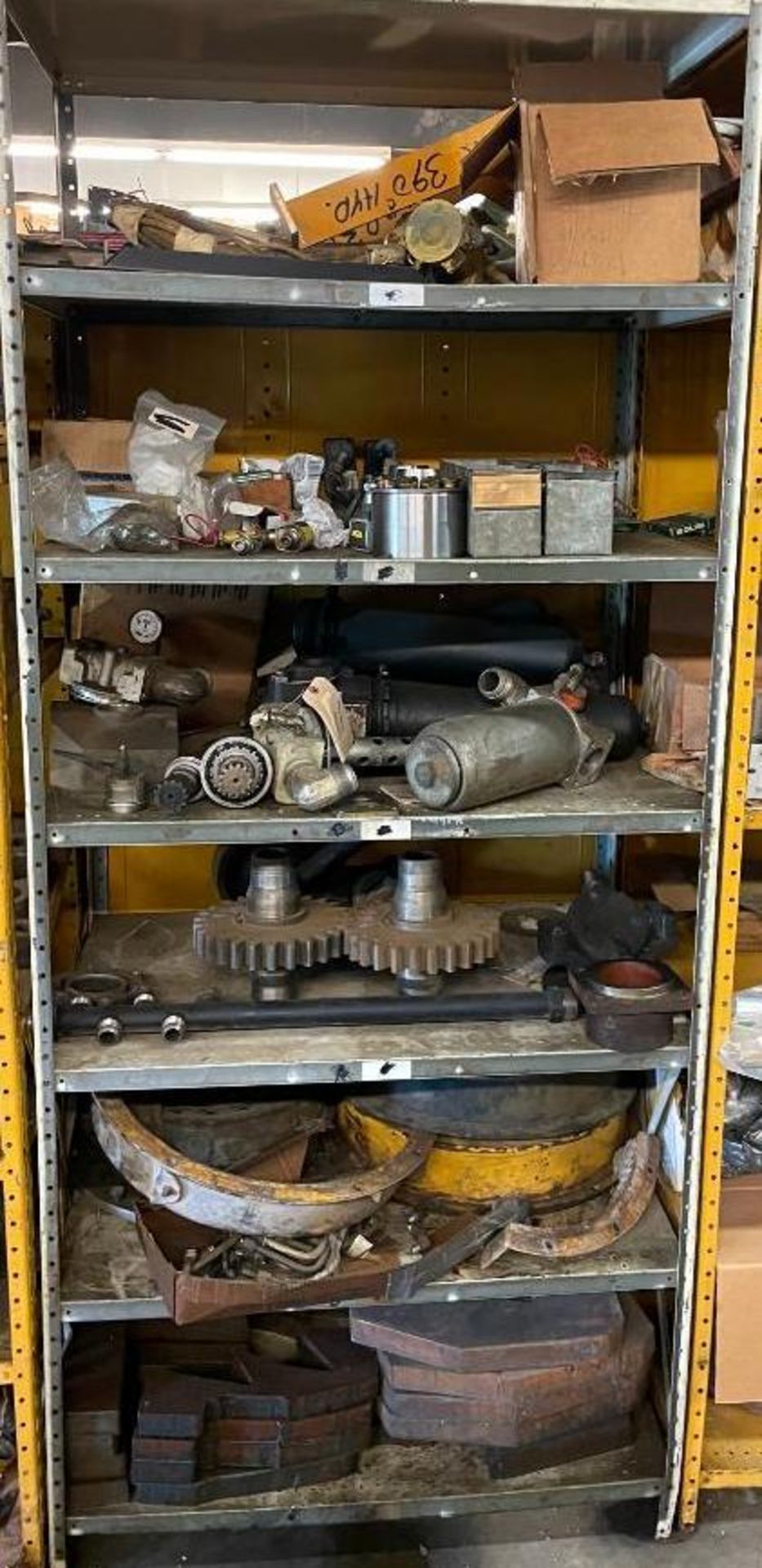 SHELVING UNITS WITH LARGE AMOUNT OF AUTOMOTIVE AND HEAVY MACHINERY PARTS AS SHOWN ADDITIONAL INFO SE - Image 7 of 14