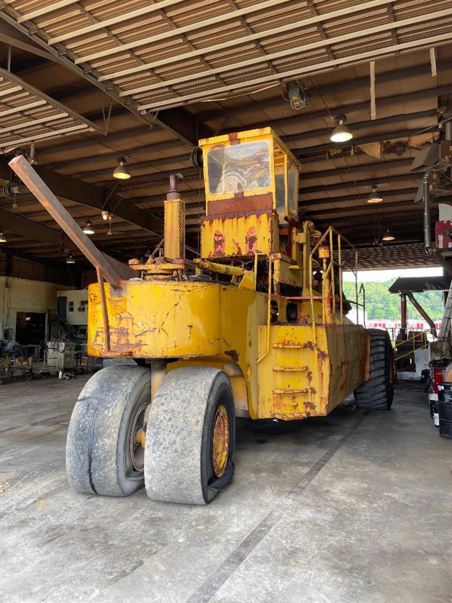 DESCRIPTION WAGNER L-70 WHEEL LOG LOADER BRAND/MODEL RAYGO WAGNER L-70 ADDITIONAL INFORMATION BACK T - Image 6 of 28