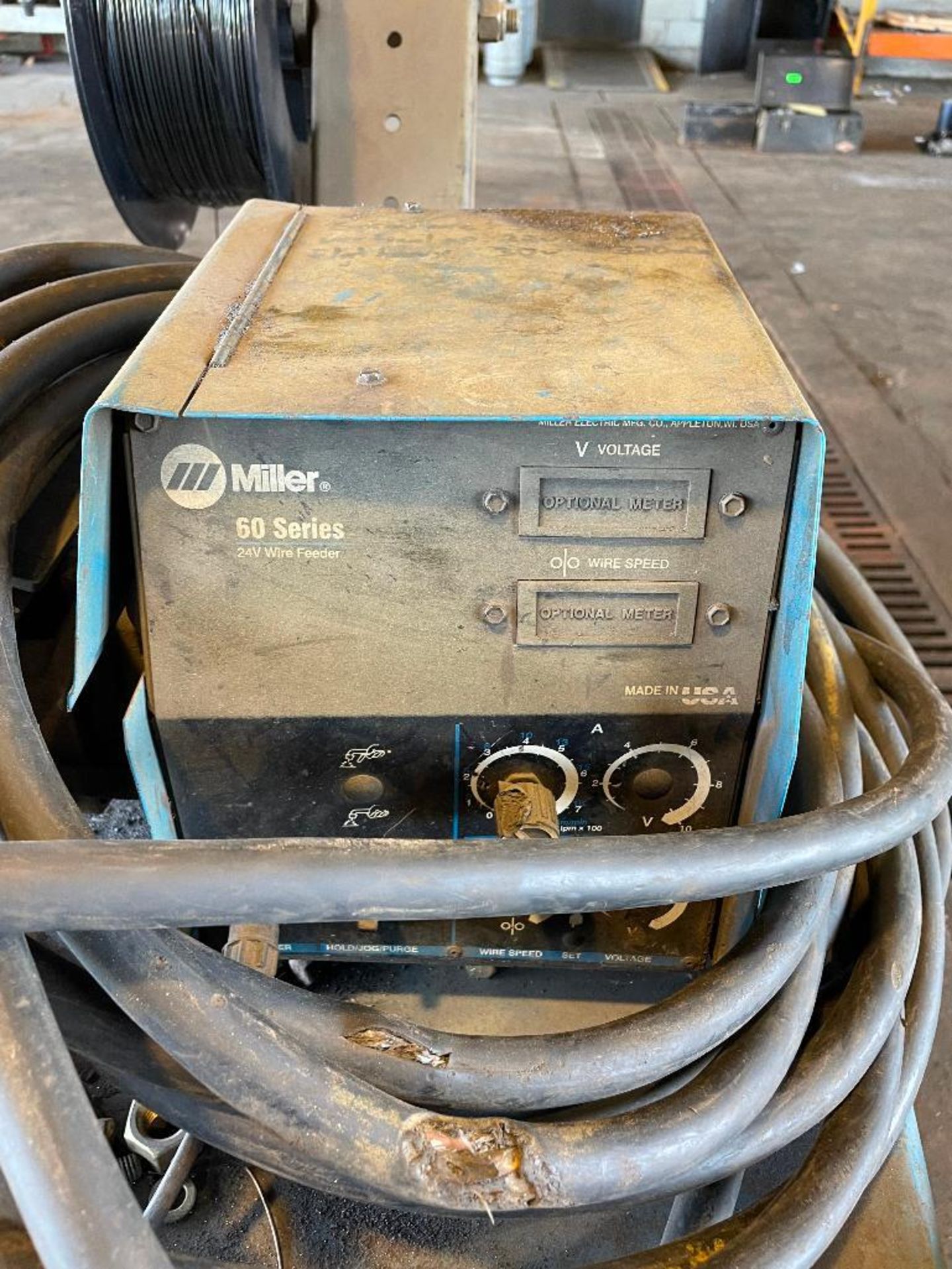 DESCRIPTION MILLER DIMENSION 652 WELDER PACKAGE W/ WIRE FEEDER BRAND/MODEL MILLER 452/ MILLER S-60 T - Image 7 of 8