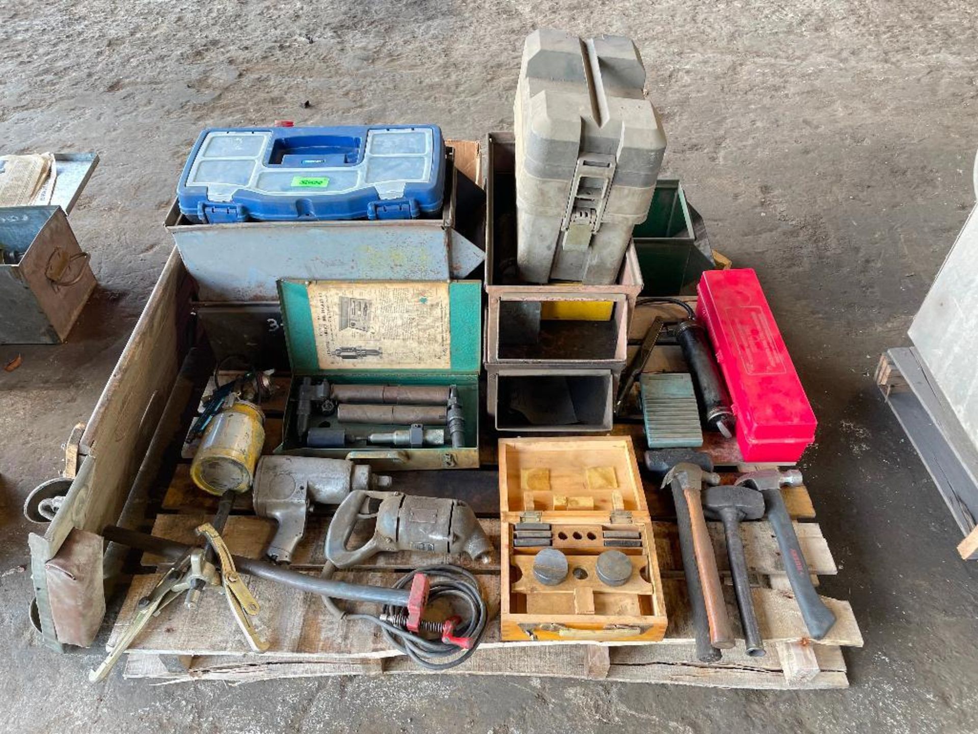 DESCRIPTION CONTENTS OF PALLET (VARIOUS TOOLS AS SHOWN) THIS LOT IS ONE MONEY QUANTITY 1 - Image 2 of 4