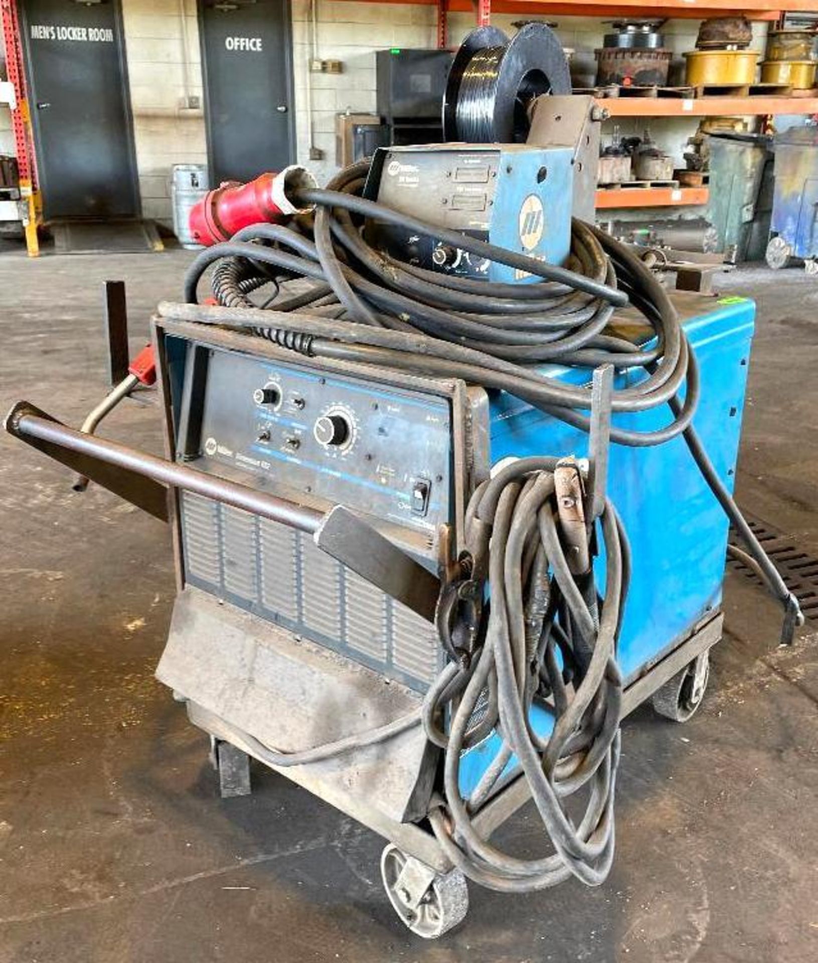 DESCRIPTION MILLER DIMENSION 652 WELDER PACKAGE W/ WIRE FEEDER BRAND/MODEL MILLER 452/ MILLER S-60 T - Image 2 of 8