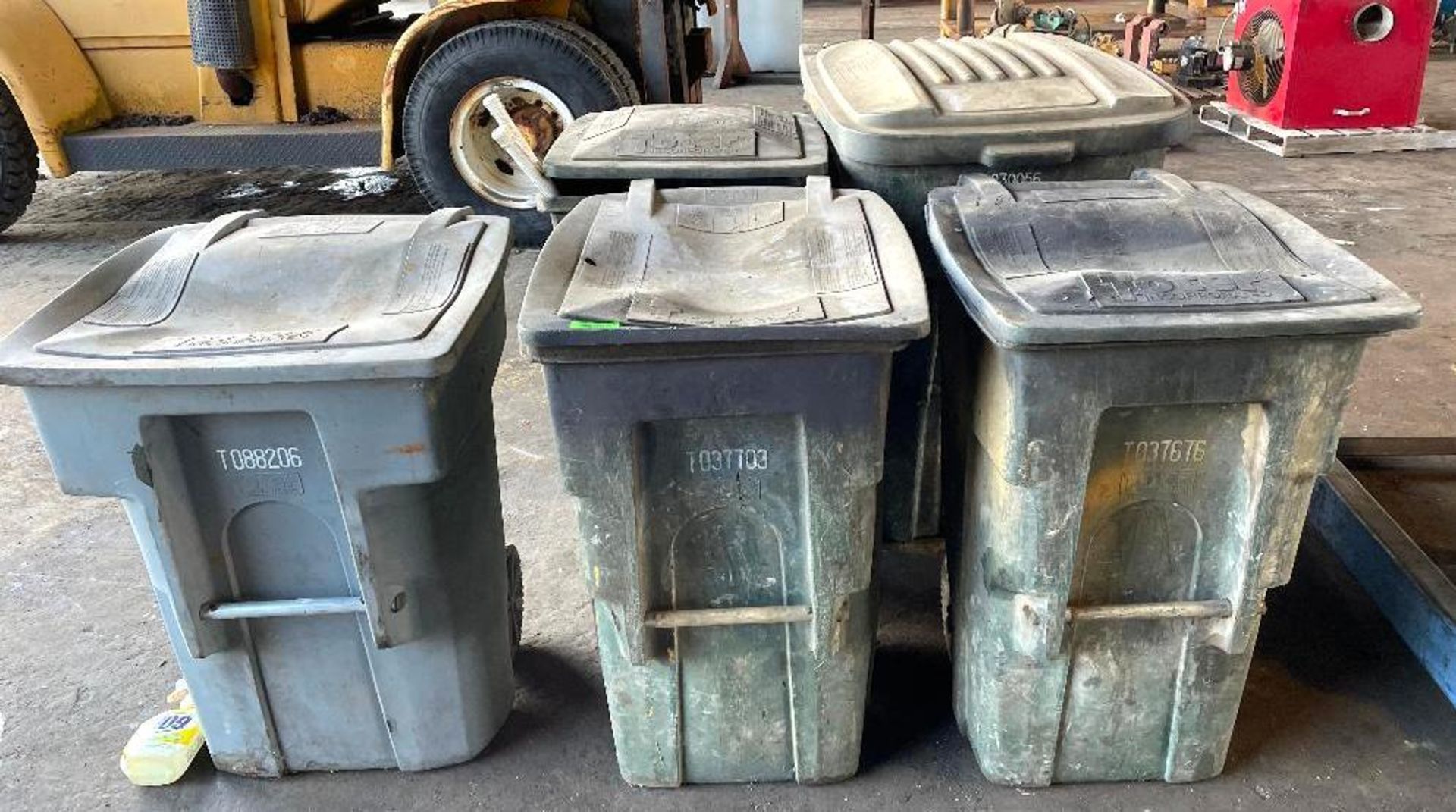 DESCRIPTION ASSORTED TRASH RECEPTICLES AS SHOWN THIS LOT IS ONE MONEY QUANTITY 1