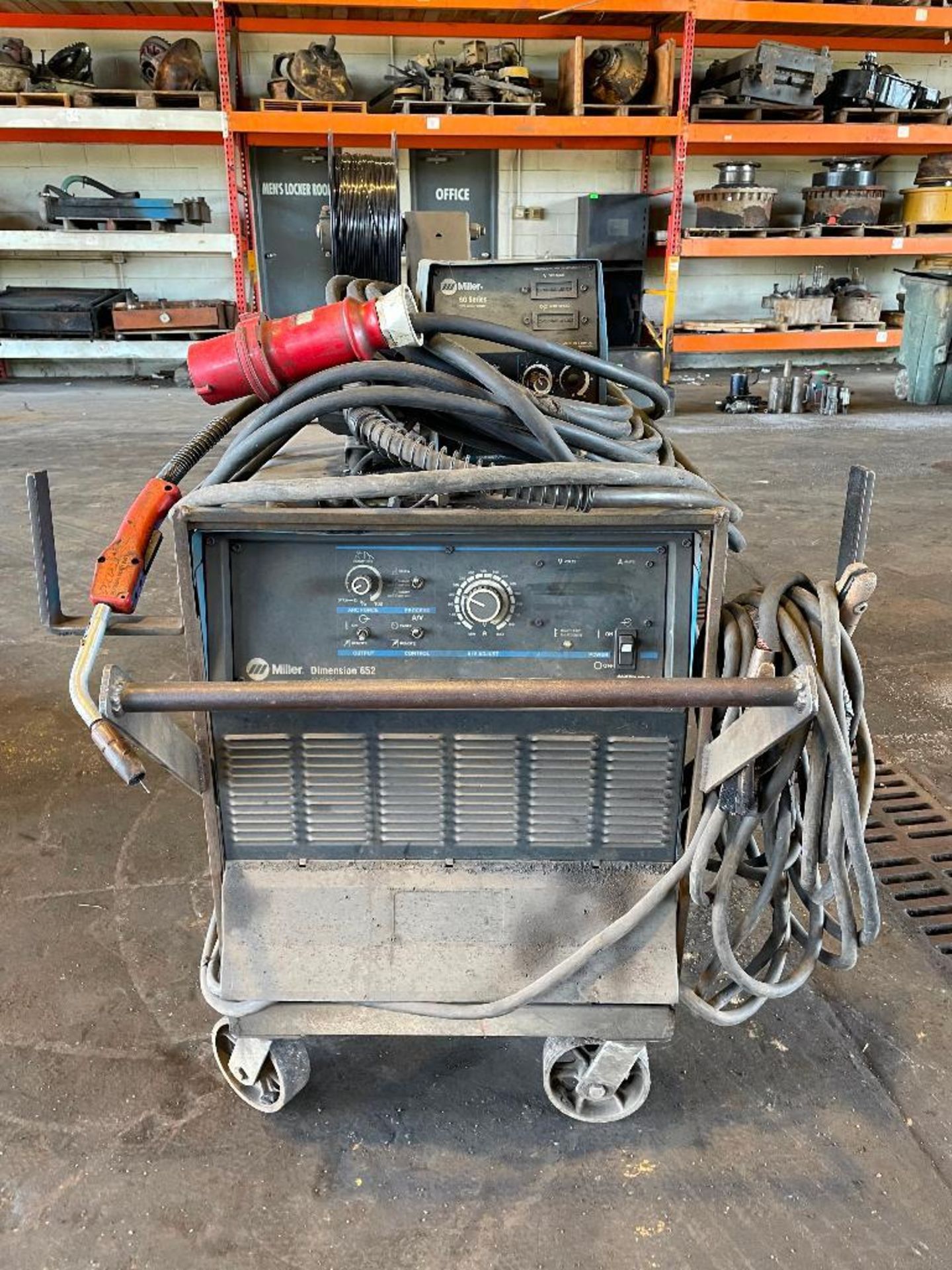 DESCRIPTION MILLER DIMENSION 652 WELDER PACKAGE W/ WIRE FEEDER BRAND/MODEL MILLER 452/ MILLER S-60 T - Image 5 of 8