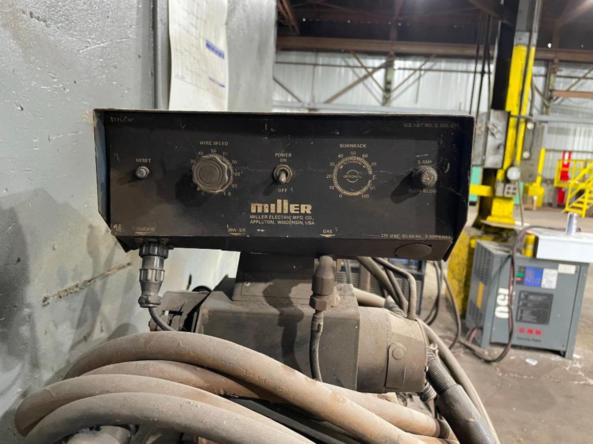 DESCRIPTION MILLER CP-300 DC ARC WELDING POWER SOURCE WELDER W/ ACCESSORIES AS SHOWN BRAND/MODEL MIL - Image 15 of 17