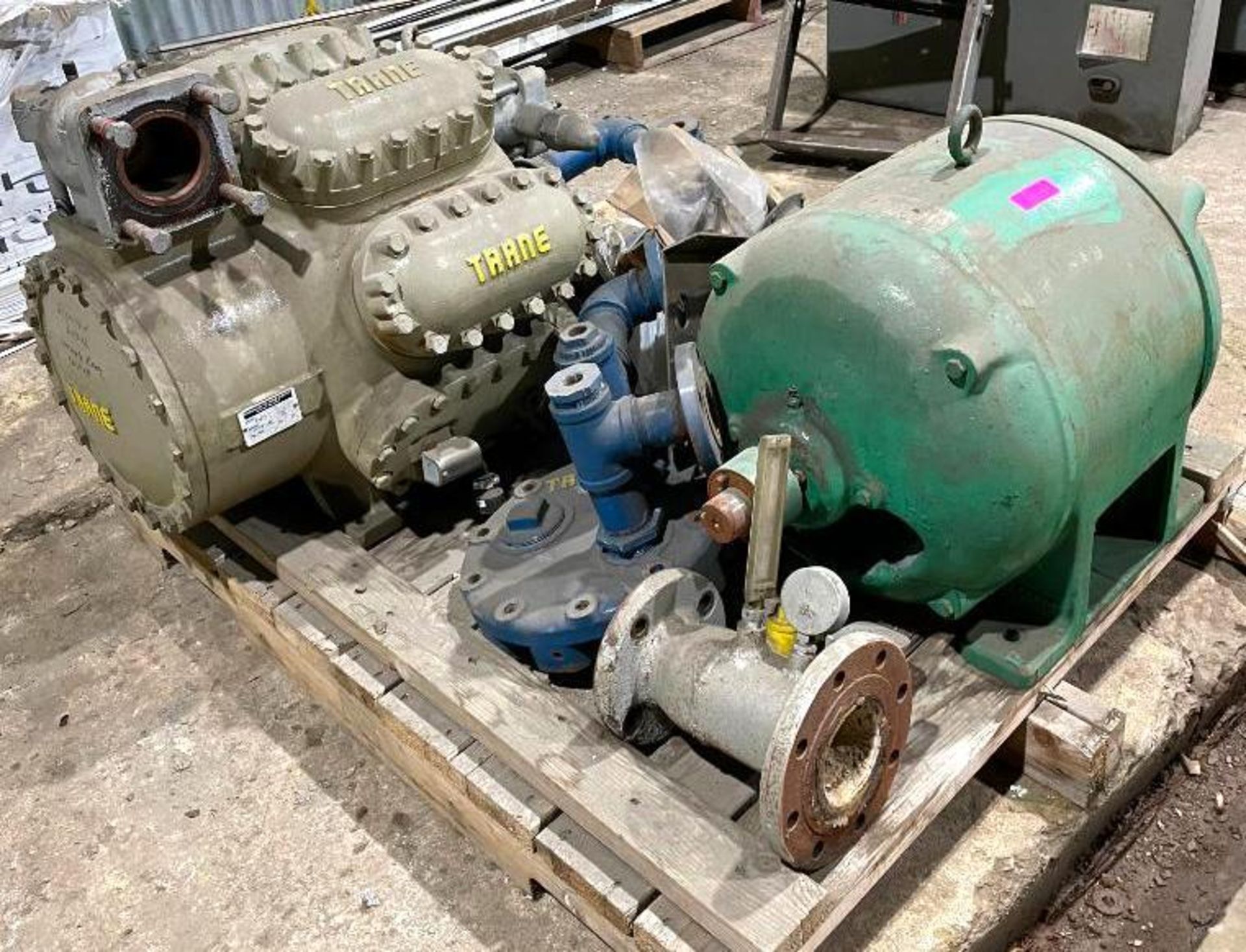 DESCRIPTION TRANE 2A518 COMPRESSOR & INDUCTION MOTOR AS SHOWN THIS LOT IS ONE MONEY QUANTITY 1 TRANE - Image 3 of 7