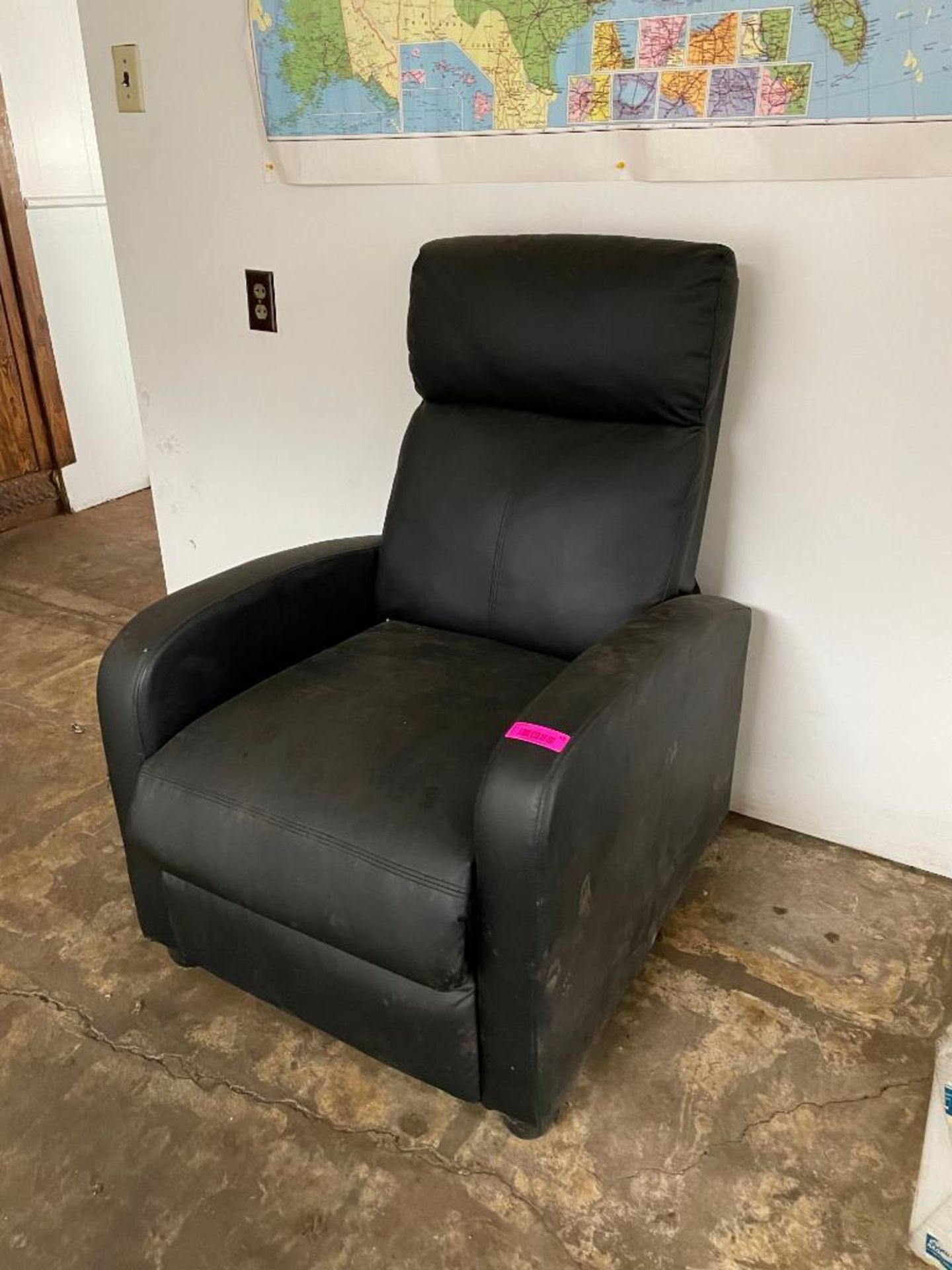 DESCRIPTION LEATHER ARM CHAIR RECLINER-BLACK QUANTITY 1 LEATHER ARM CHAIR RECLINER-BLACK QUANTITY 1 - Image 2 of 2