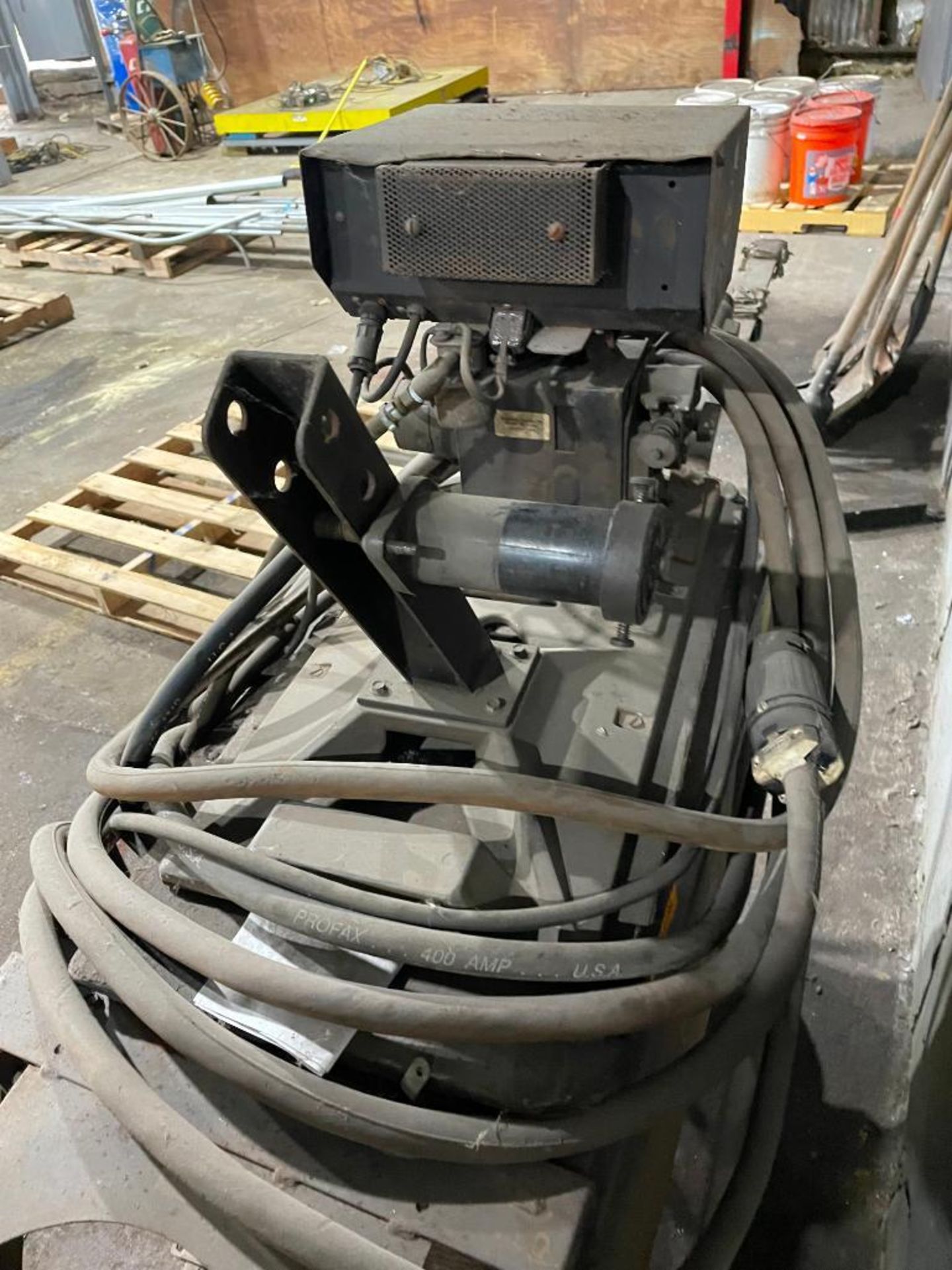 DESCRIPTION MILLER CP-300 DC ARC WELDING POWER SOURCE WELDER W/ ACCESSORIES AS SHOWN BRAND/MODEL MIL - Image 10 of 17