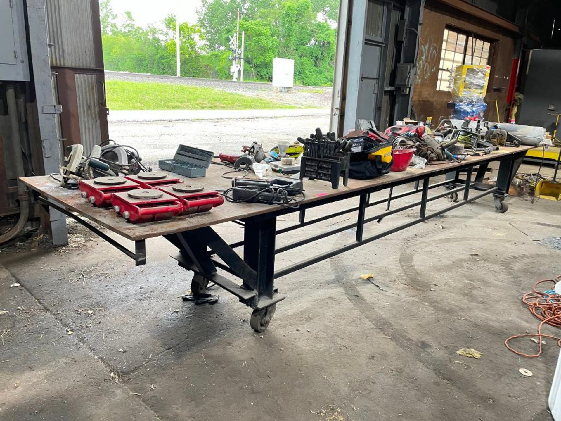 DESCRIPTION 20' STEEL WORK TABLE W/ STEEL FRAME ON CASTERS ADDITIONAL INFORMATION CONTENTS ON TABLE - Image 2 of 7