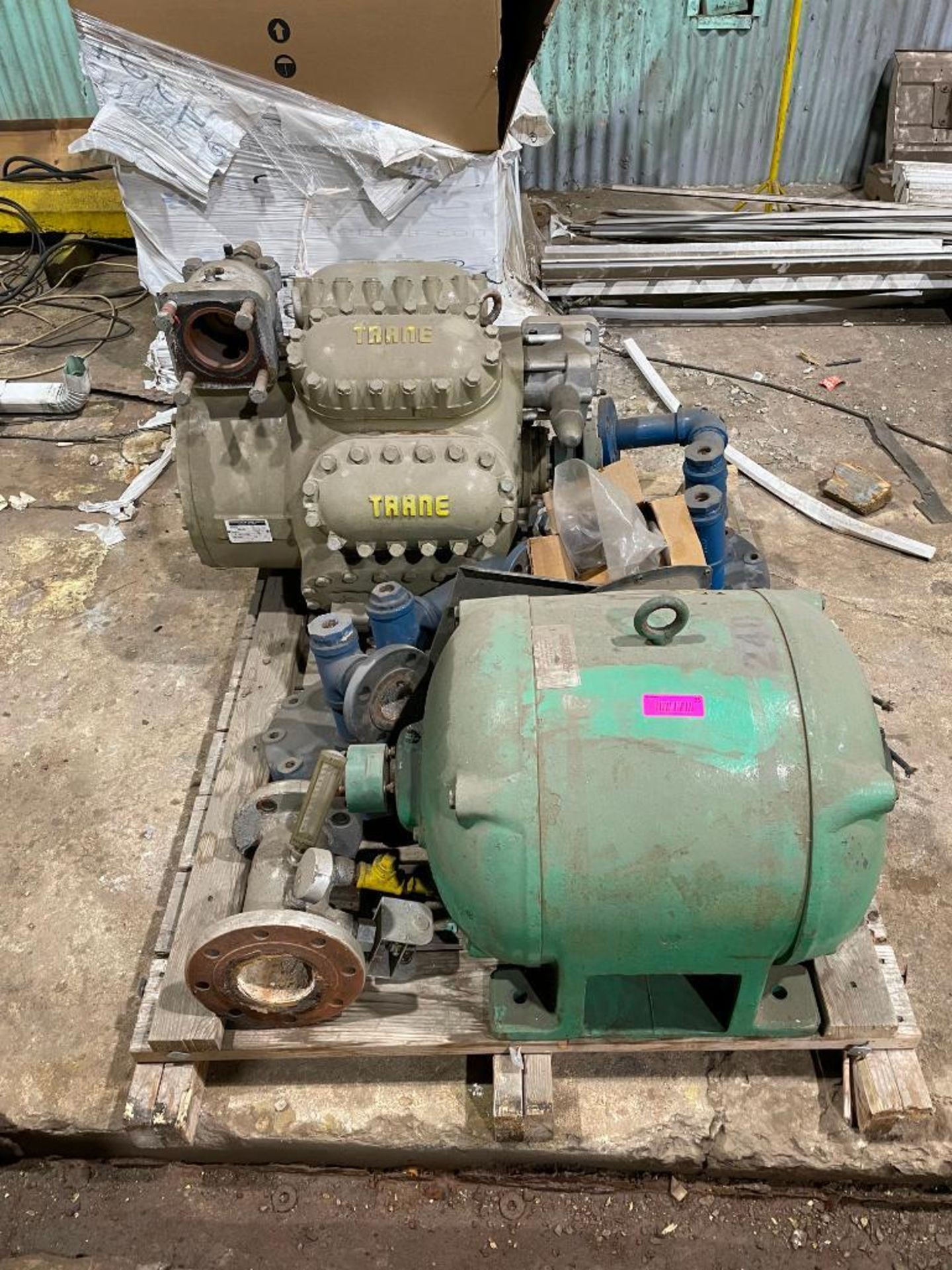 DESCRIPTION TRANE 2A518 COMPRESSOR & INDUCTION MOTOR AS SHOWN THIS LOT IS ONE MONEY QUANTITY 1 TRANE - Image 2 of 7