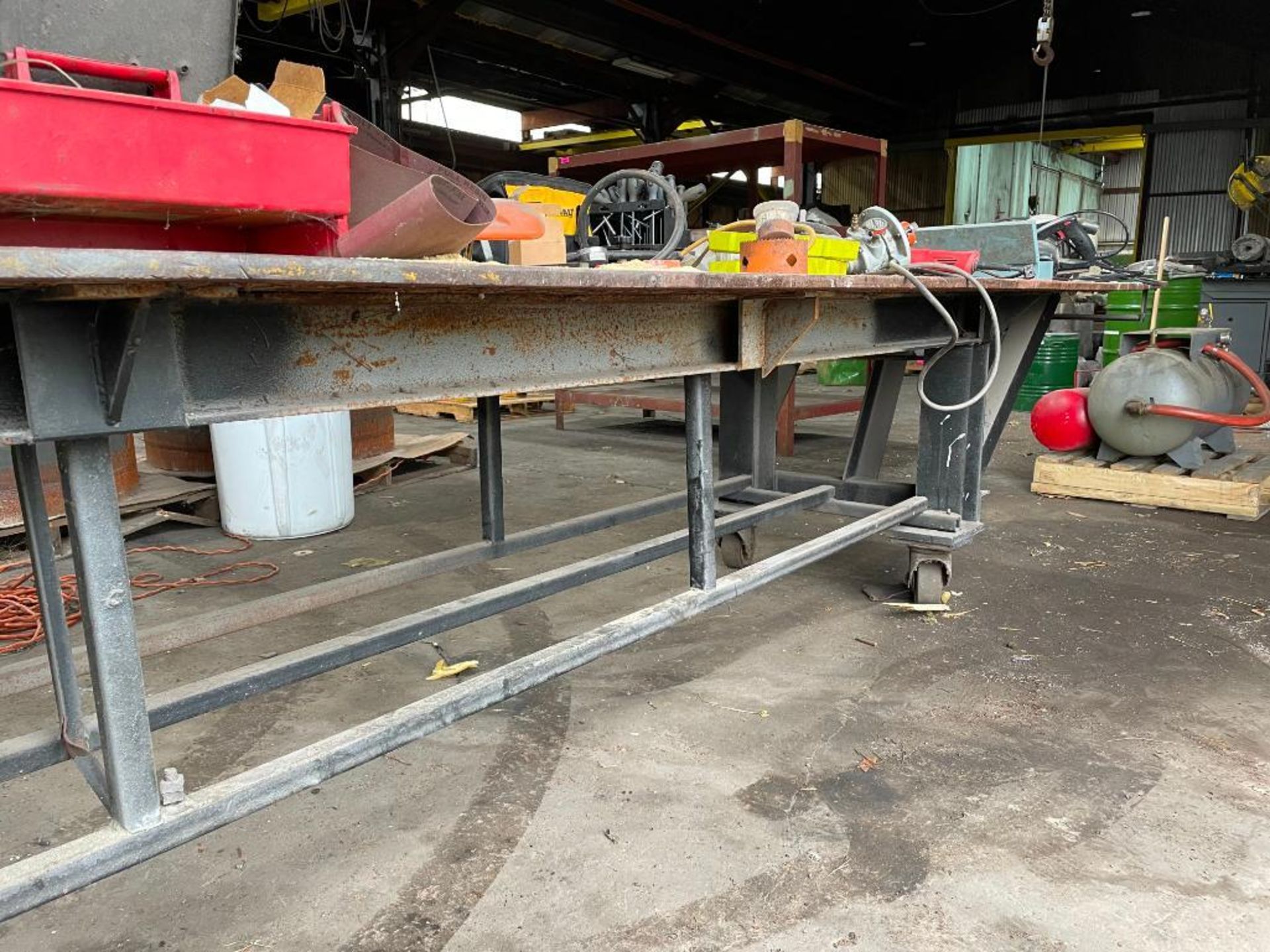 DESCRIPTION 20' STEEL WORK TABLE W/ STEEL FRAME ON CASTERS ADDITIONAL INFORMATION CONTENTS ON TABLE - Image 7 of 7