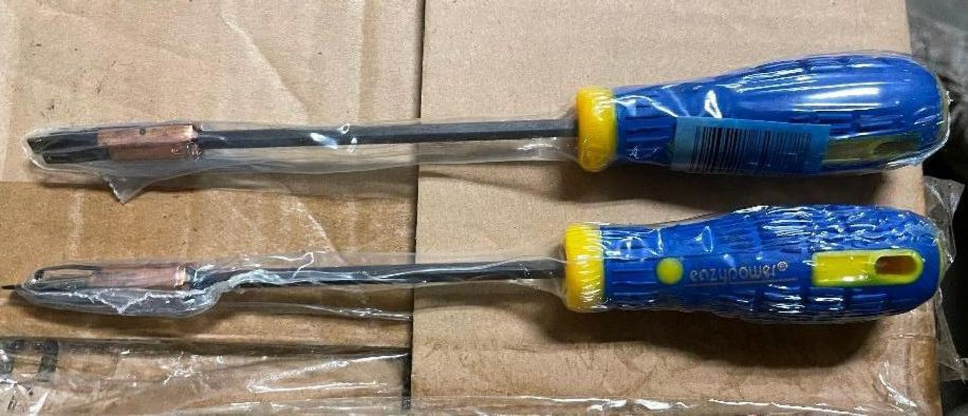 DESCRIPTION: (1) CASE OF 5" X 4 SPRING CLIP SCREWDRIVERS. 200 UNITS IN CASE. BRAND / MODEL: 82787 TO