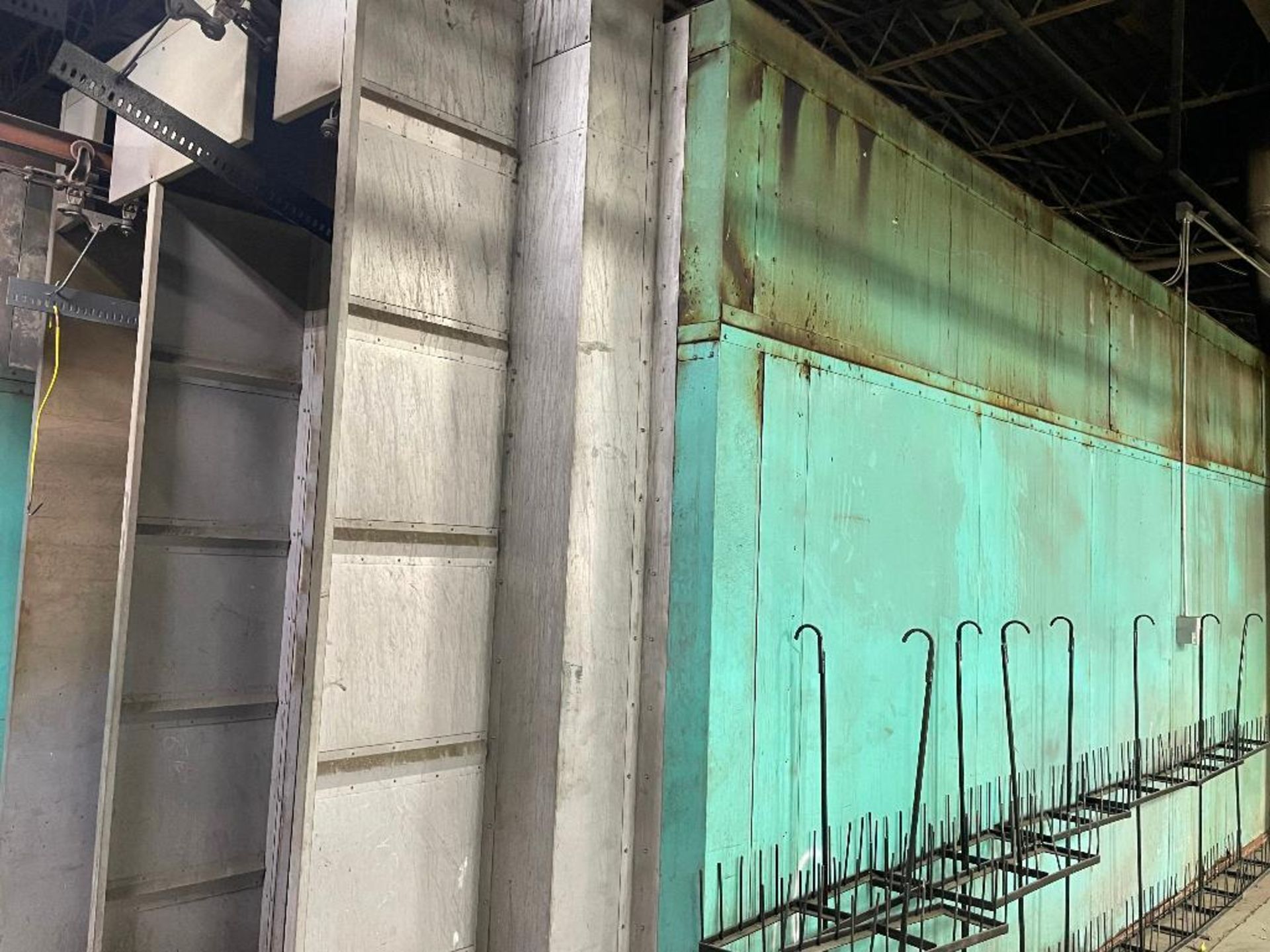 DESCRIPTION: 30' X 20' METAL OVEN BOX. SIDE PANELING SOLD FOR SALVAGE METAL. ADDITIONAL INFORMATION