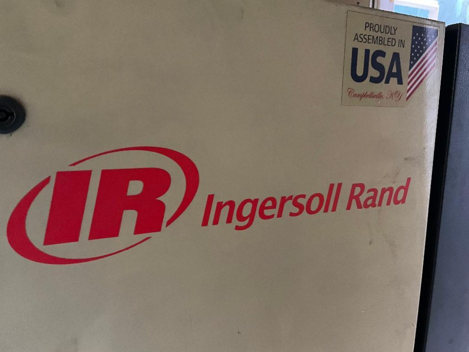 DESCRIPTION: INGERSOL RAND RS30 AIR COMPRESSOR. NEW IN 2017 BRAND / MODEL: INGERSOL RAND RS30 ADDITI - Image 4 of 5