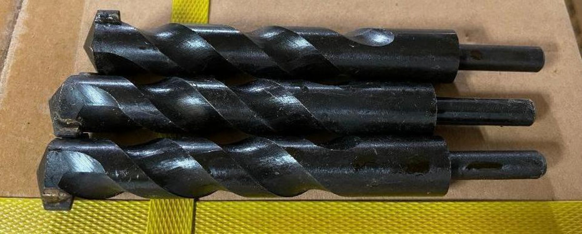 DESCRIPTION: (3) CASES OF 1" X 6" BLACK OXIDE MASONRY DRILL BITS. 50 PER CASE,150 IN LOT BRAND / MOD - Image 2 of 6