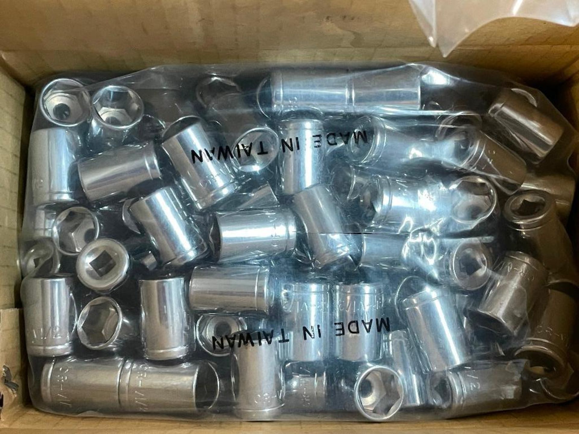 DESCRIPTION: (1) CASE OF 1/4" SOCKETS. 500 IN CASE QTY: 1