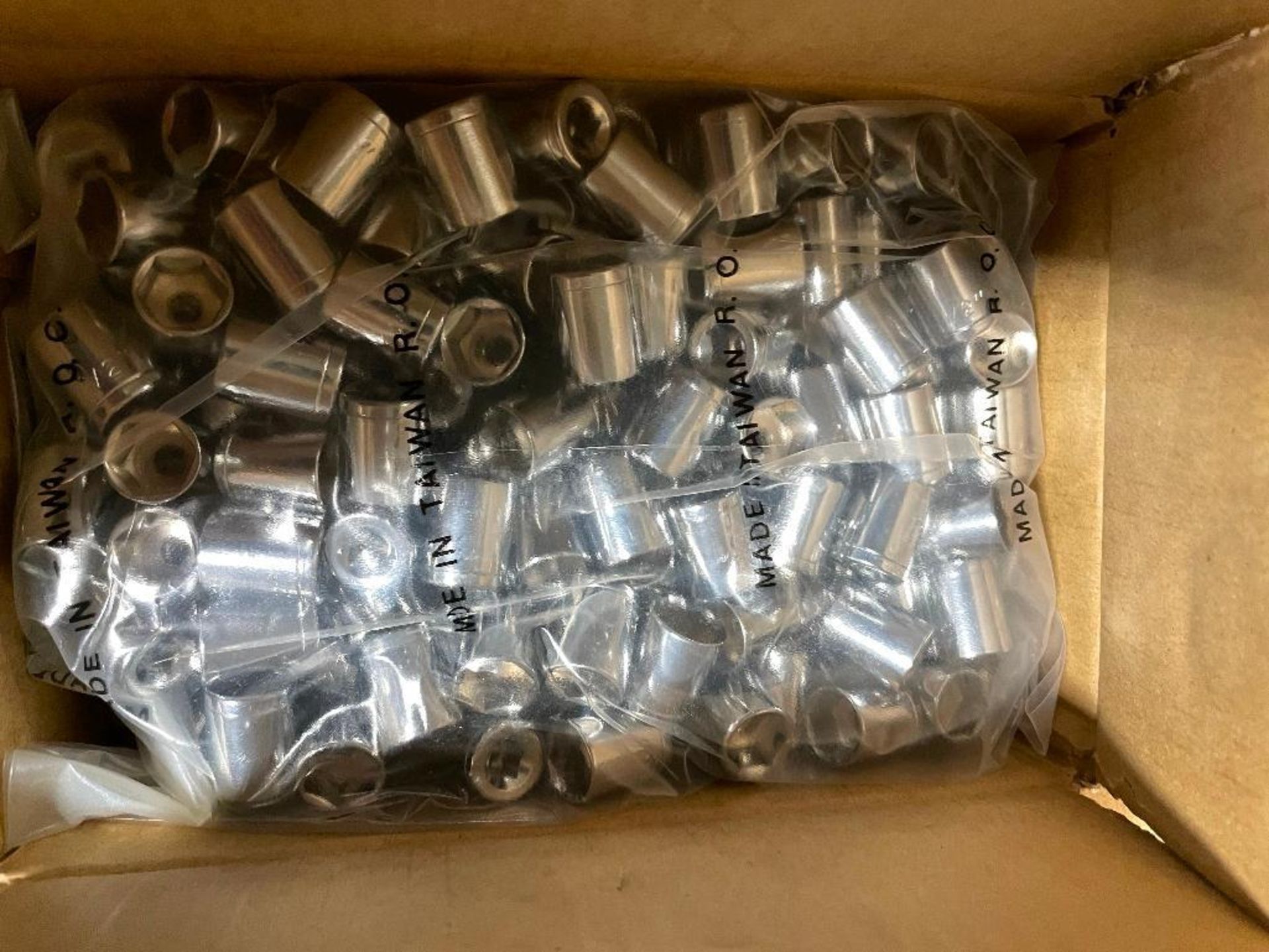 DESCRIPTION: (2) CASES OF 1/2" X 1/4" SOCKETS. 980 PER CASE. 1960 IN LOT THIS LOT IS: ONE MONEY QTY: