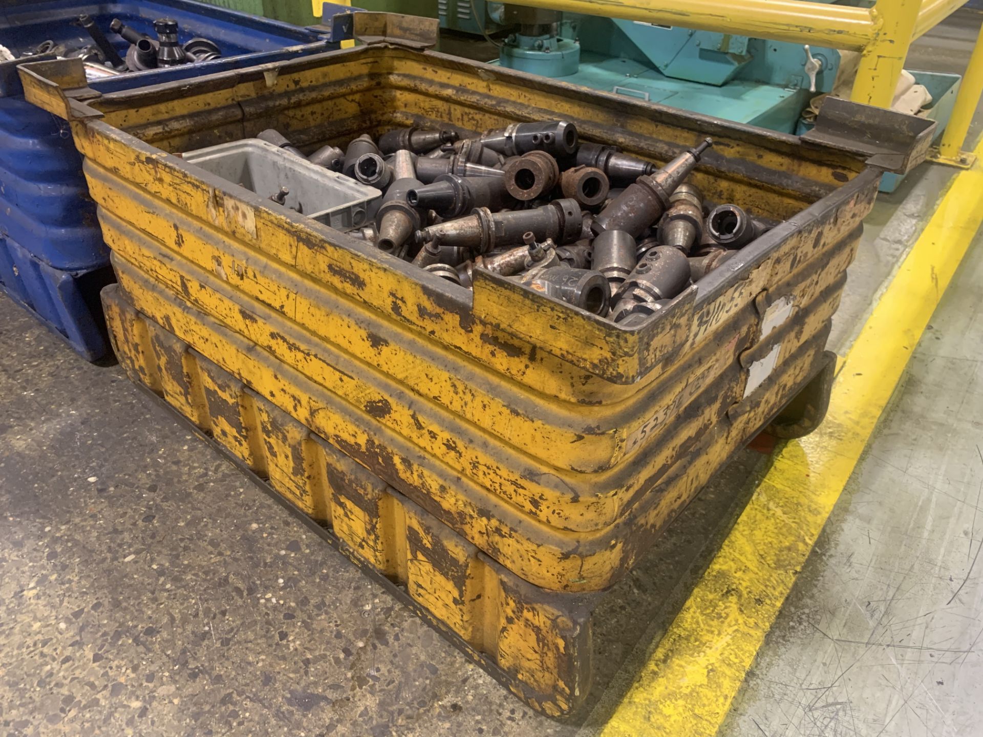 Lot of Misc CAT40/BT40 Tool Holders, Includes Bin - Image 5 of 5