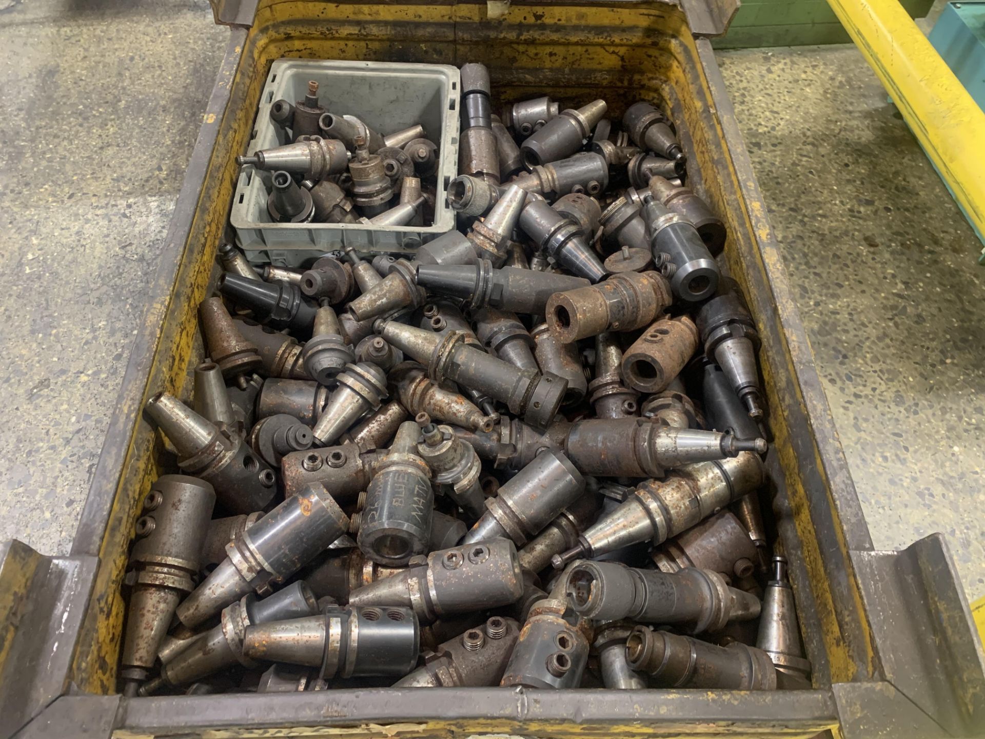 Lot of Misc CAT40/BT40 Tool Holders, Includes Bin - Image 4 of 5