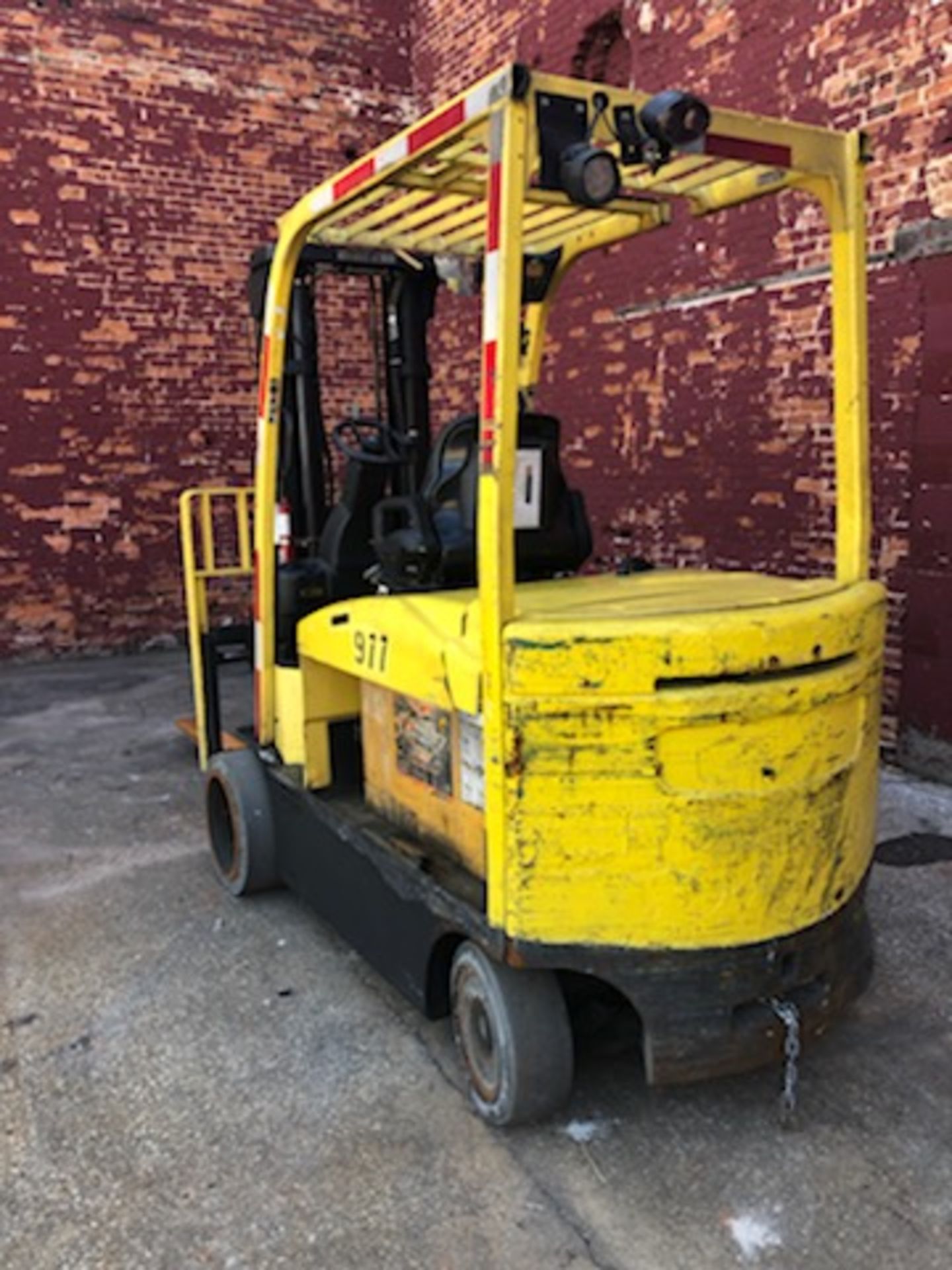 2014 HYSTER 10,000 LB CAPACITY ELECTRIC FORKLIFT MODEL E100XN