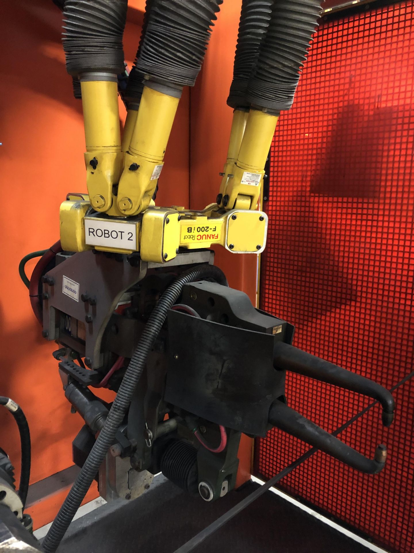 DUAL FANUC F200-iB SPOT WELDING SYSTEM - Image 6 of 32