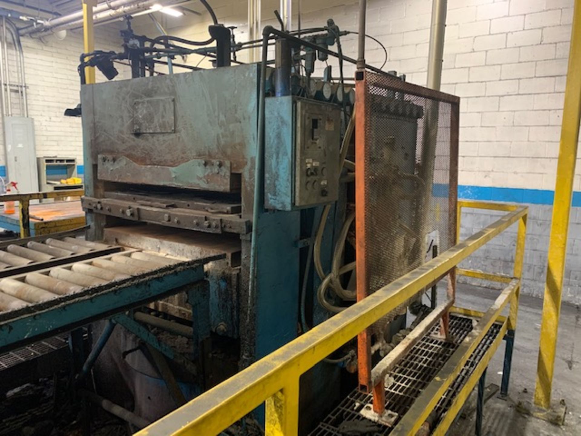 Rubber Cog Press Machine, Heavy Cast Iron Constr., w/ Hyd Unit and Controls - Image 6 of 12