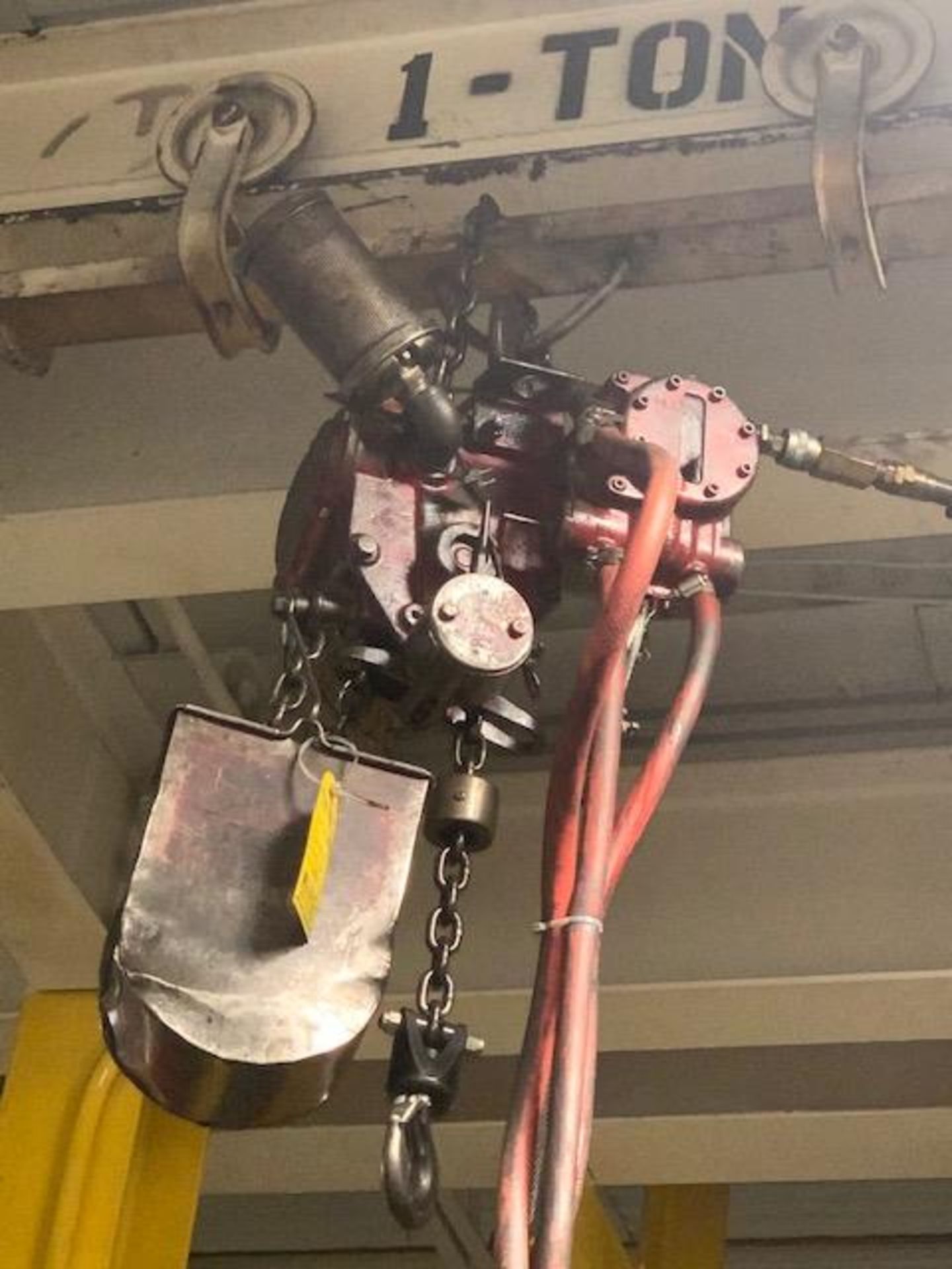 1 Ton Power Vane Air Hoist w/ Controls and Manual Trolley, Mod# CP-1200 - Image 2 of 6