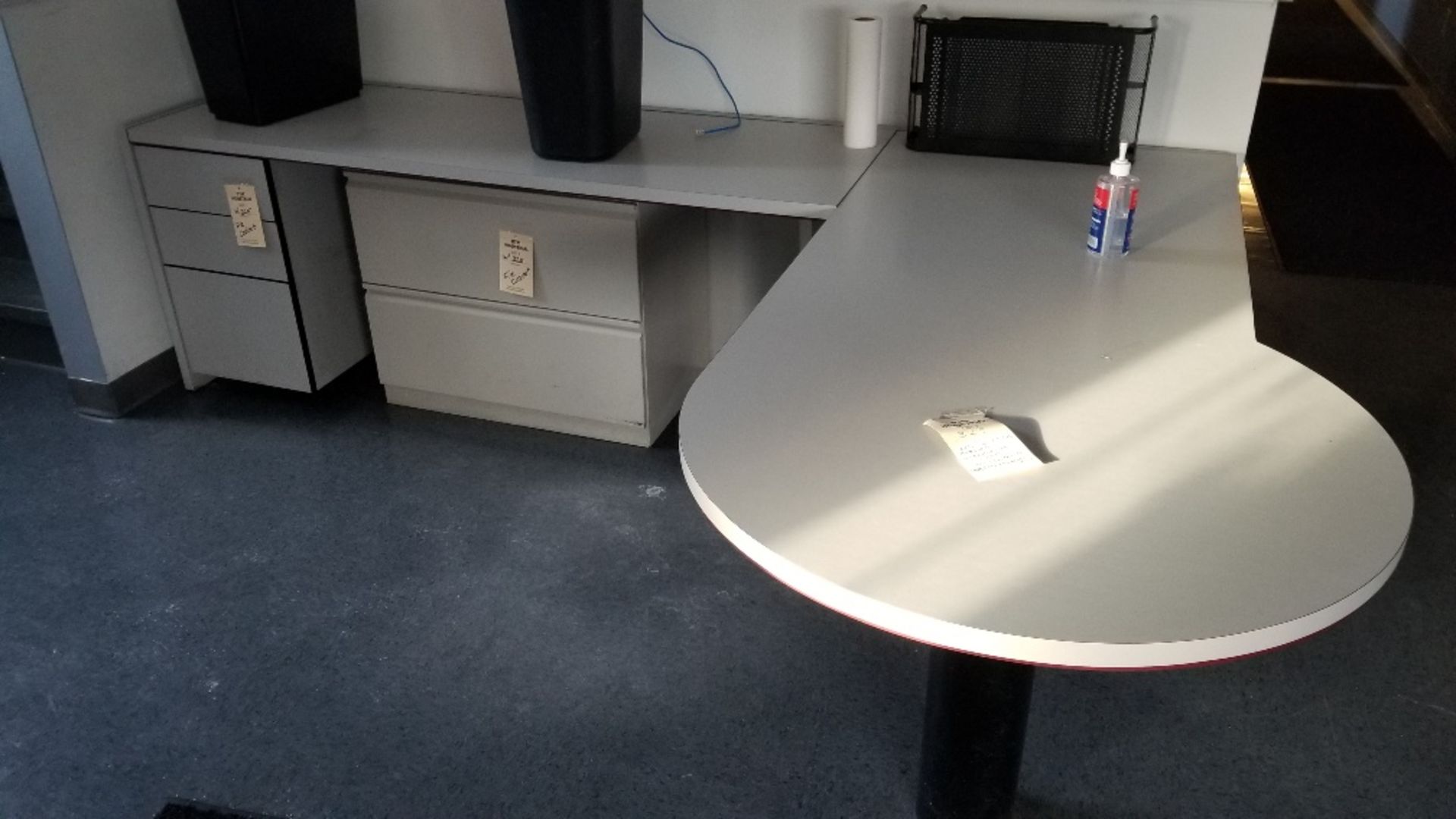 Office Desk w/Under Cabinets